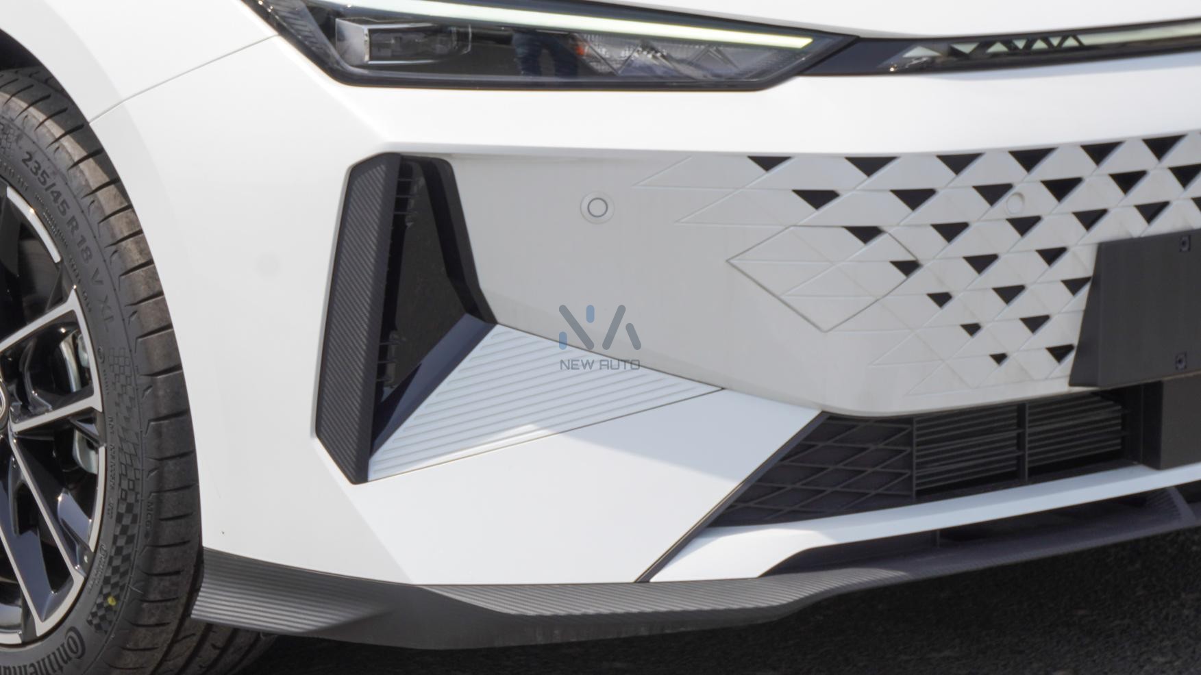 Changan Uni-V Smart Coo l(N-UNI-V-1.5-24 ) White-Black 2024