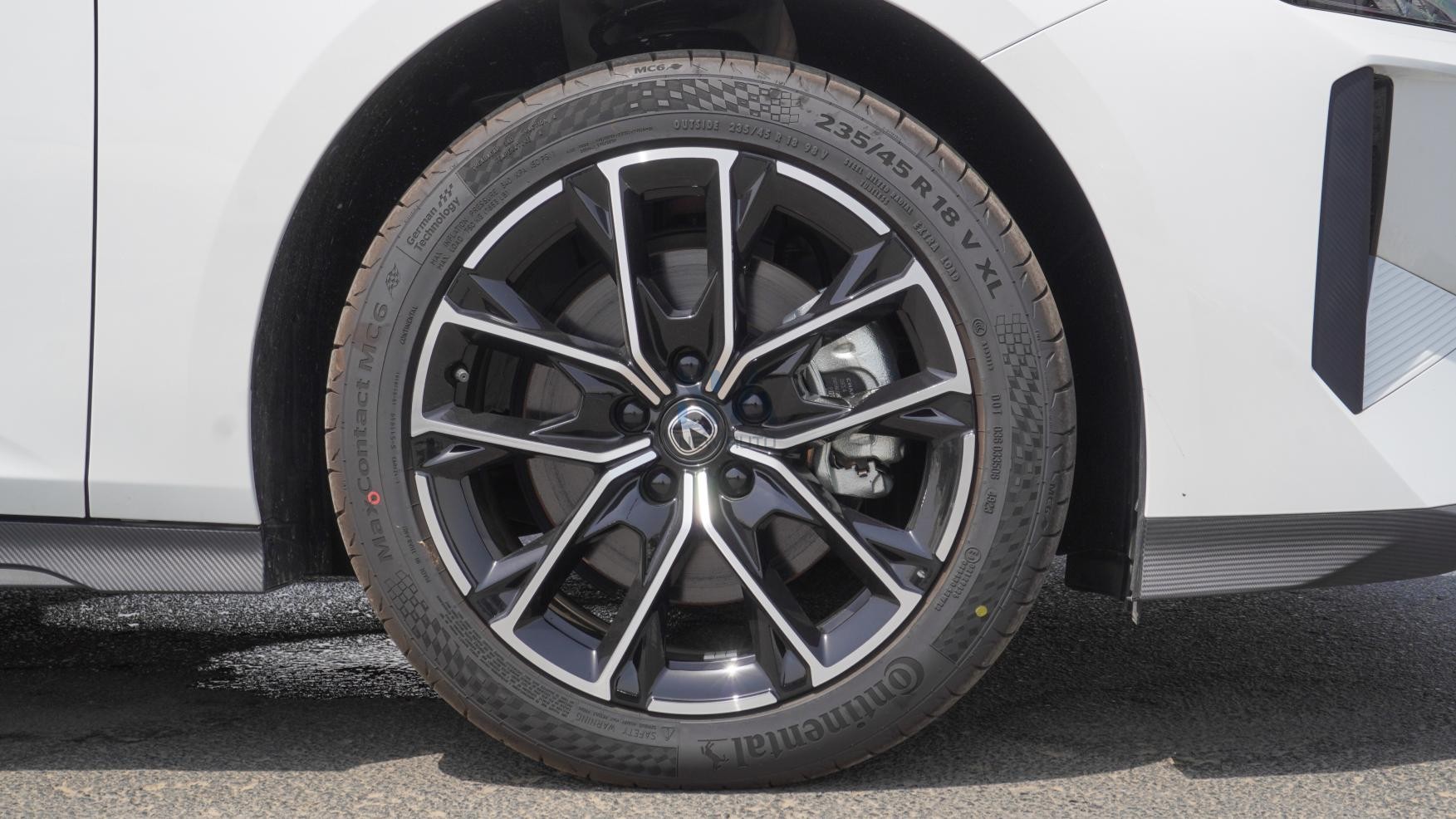 Changan Uni-V Smart Coo l(N-UNI-V-1.5-24 ) White-Black 2024