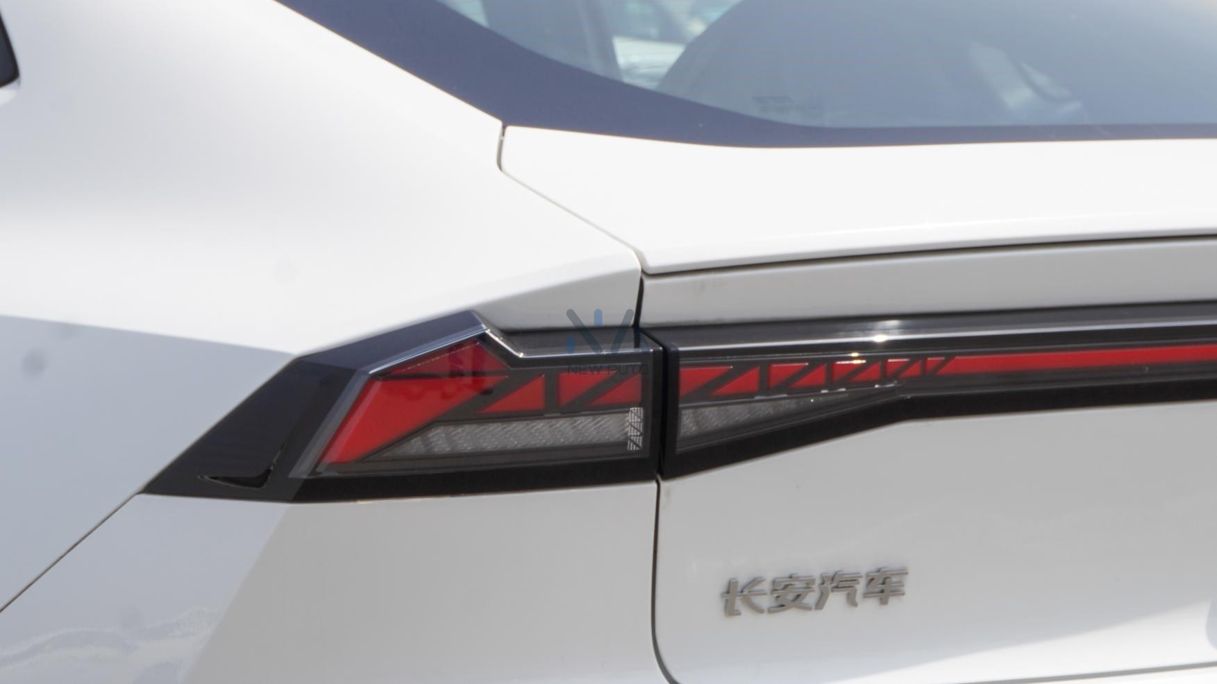 Changan Uni-V Smart Coo l(N-UNI-V-1.5-24 ) White-Black 2024