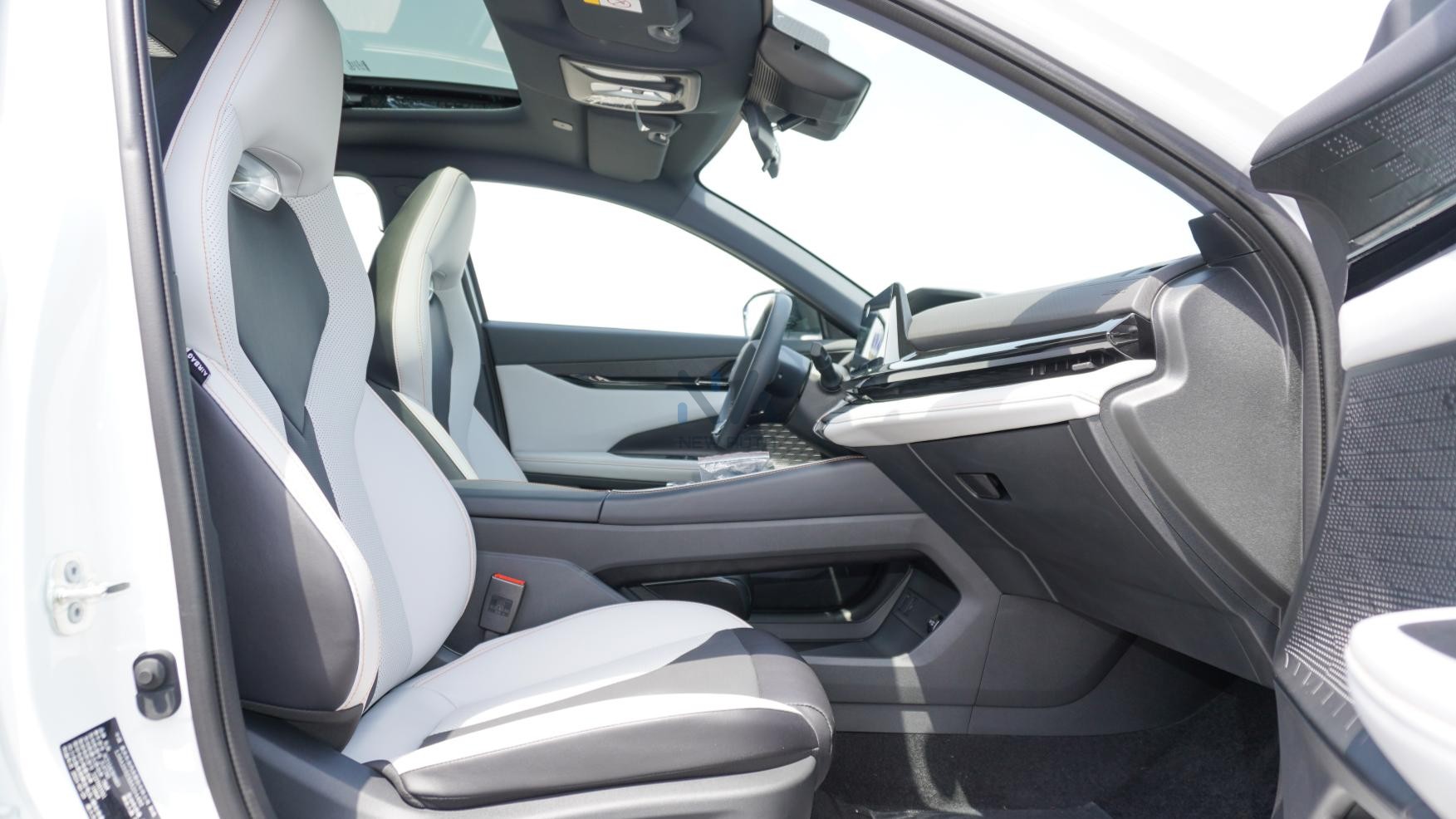 Changan Uni-V Smart Coo l(N-UNI-V-1.5-24 ) White-Black 2024