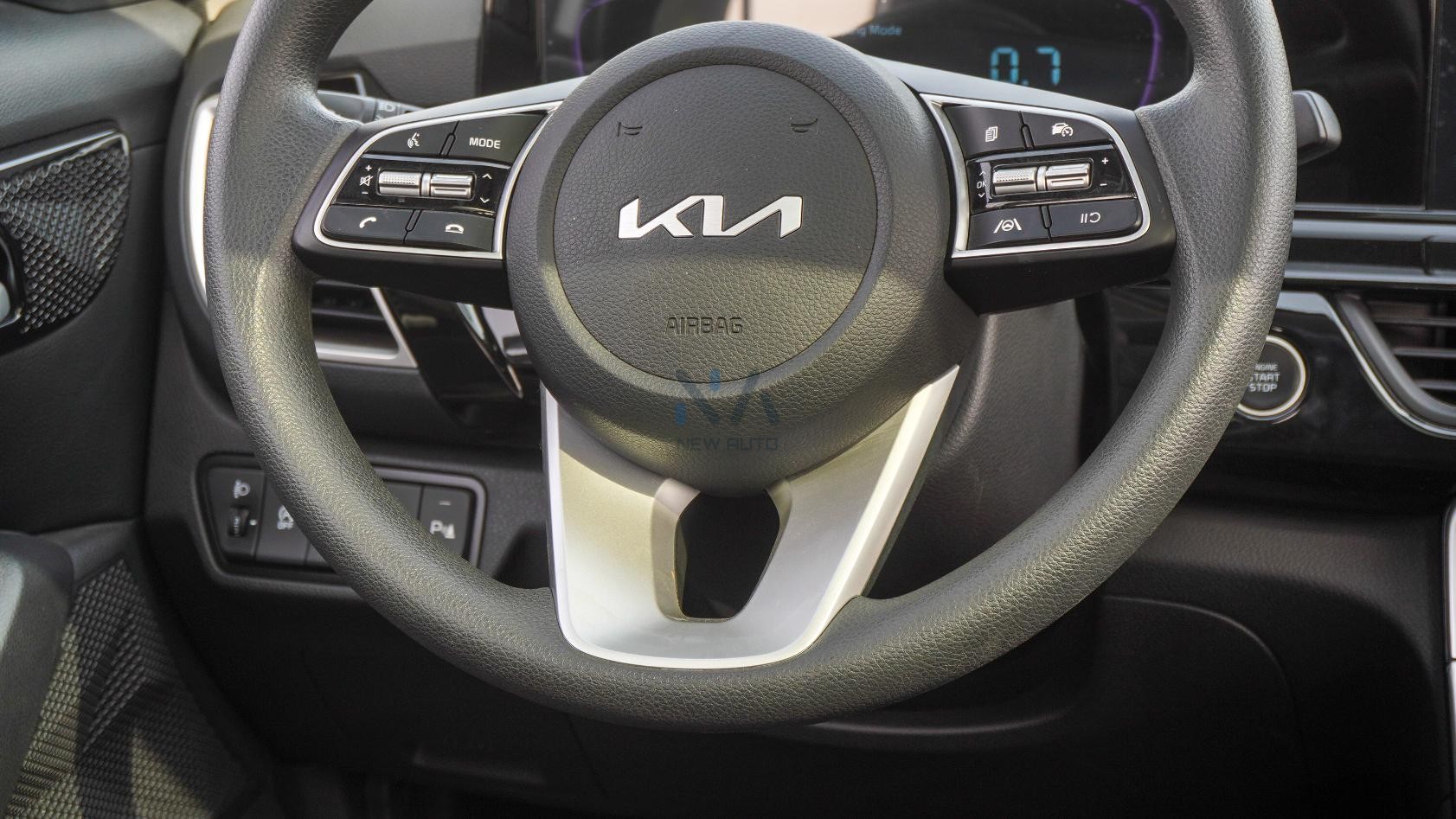 Kia Seltos Luxury Edition (N-KIA-SEL-1.5-24) White-Black 2024