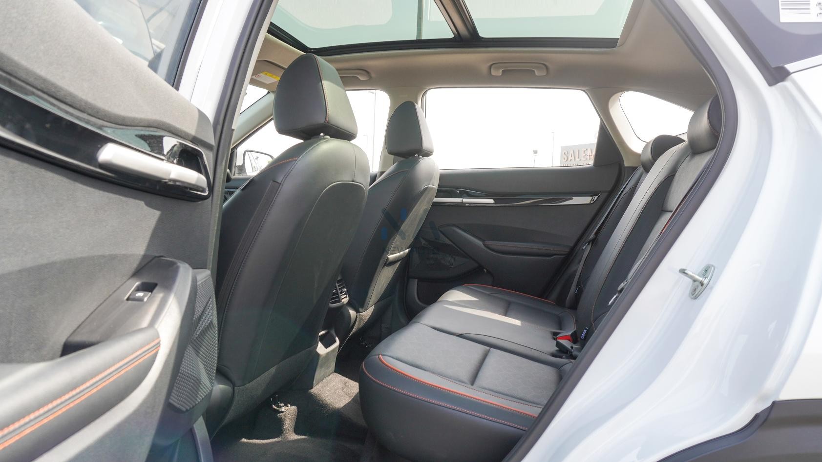 Kia Seltos Luxury Edition (N-KIA-SEL-1.5-24) White-Black 2024