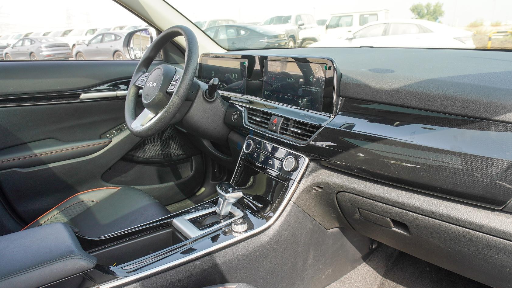 Kia Seltos Luxury Edition (N-KIA-SEL-1.5-24) White-Black 2024