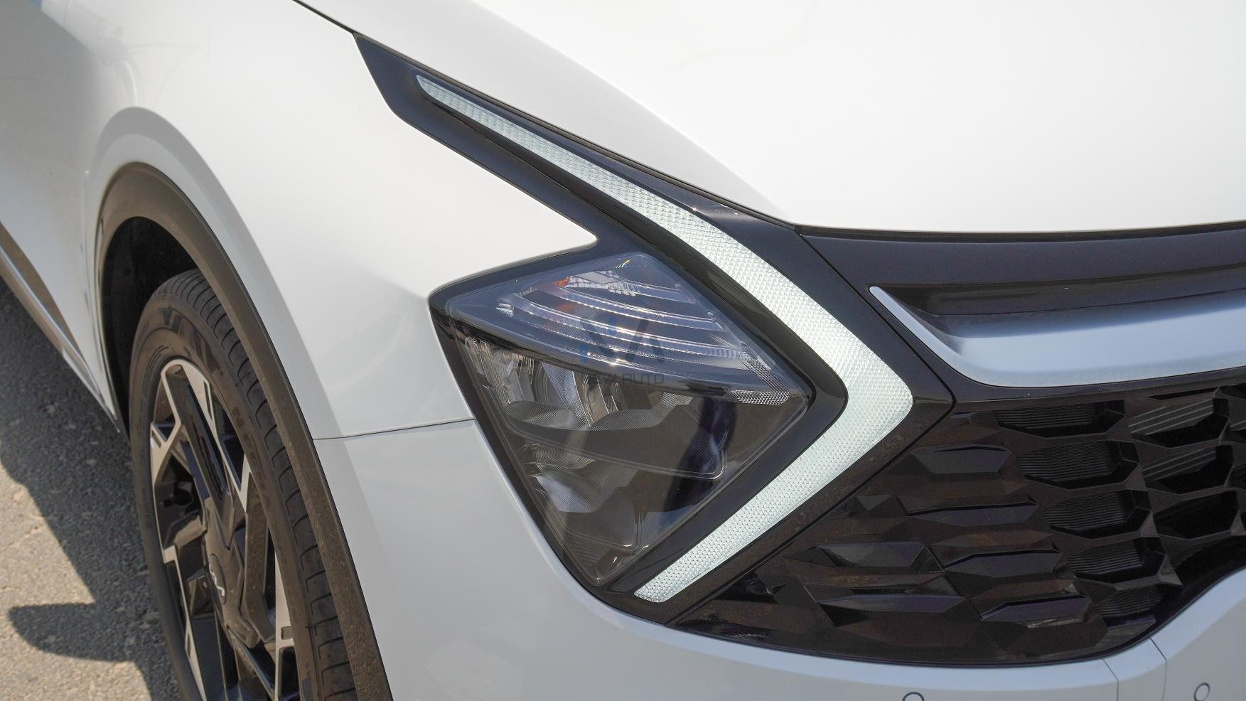 Kia Sportage (N-KIA-SPO-1.6-25) White Beige 2025