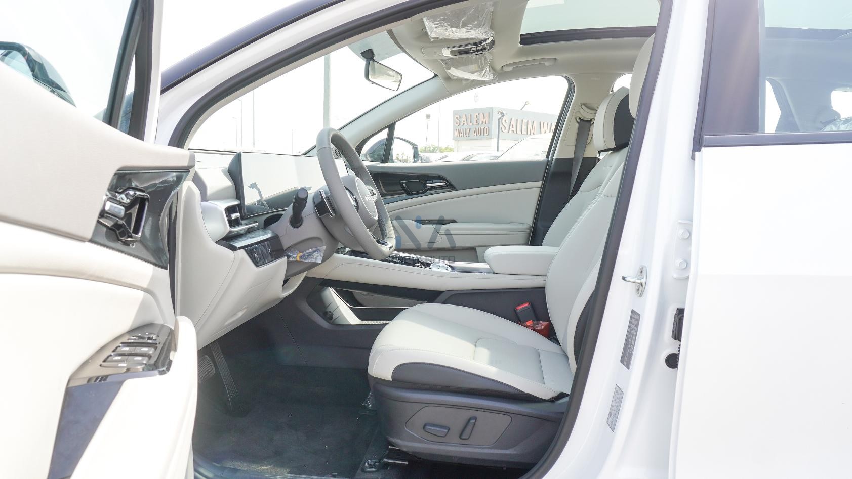 Kia Sportage (N-KIA-SPO-2WD-25) White-Gray 2025