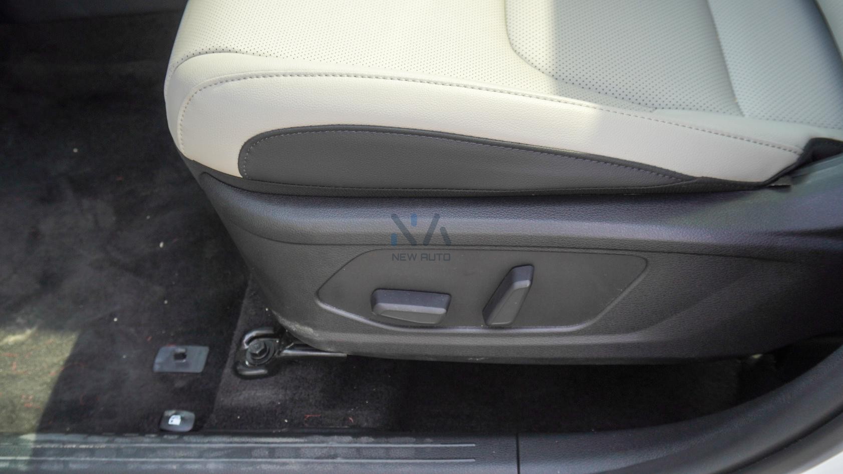 Kia Sportage (N-KIA-SPO-2WD-25) White-Gray 2025