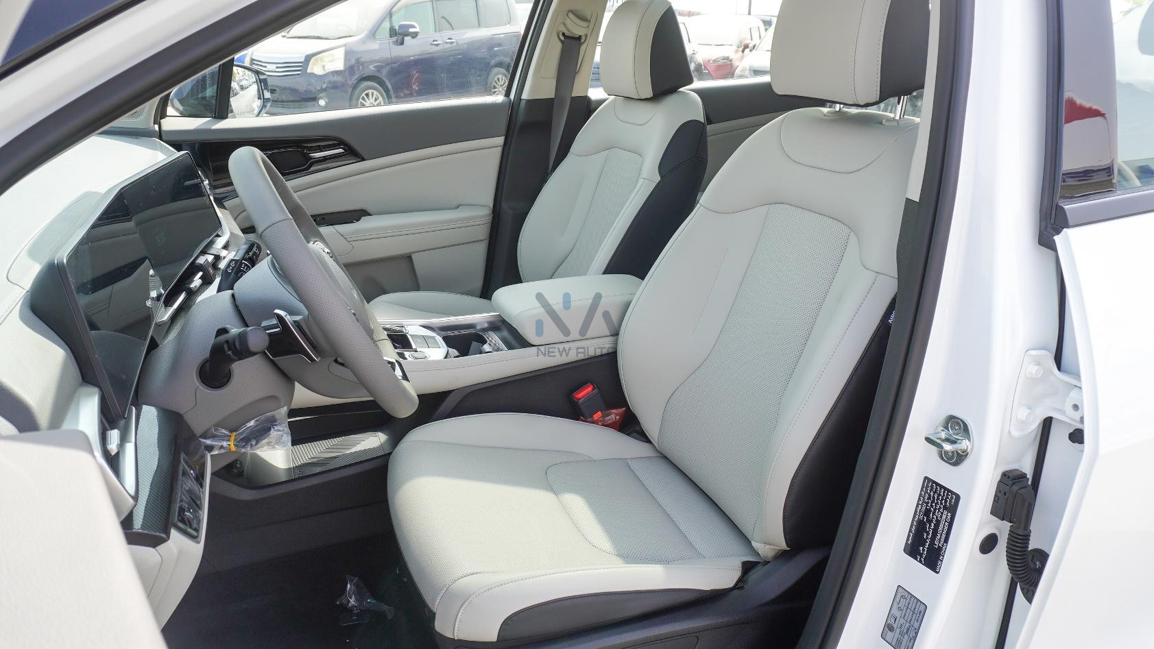 Kia Sportage (N-KIA-SPO-2WD-25) White-Gray 2025