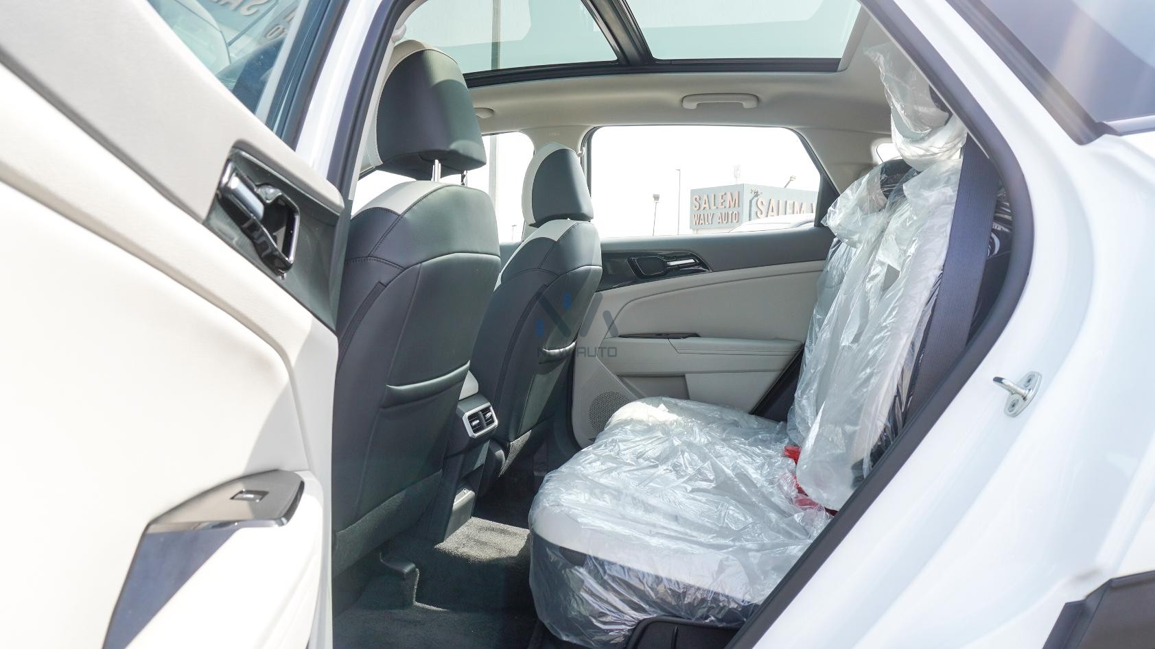 Kia Sportage (N-KIA-SPO-2WD-25) White-Gray 2025