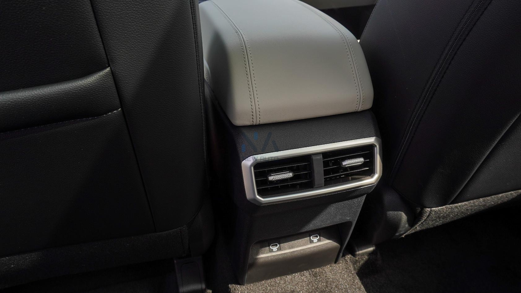 Kia Sportage (N-KIA-SPO-2WD-25) White-Gray 2025