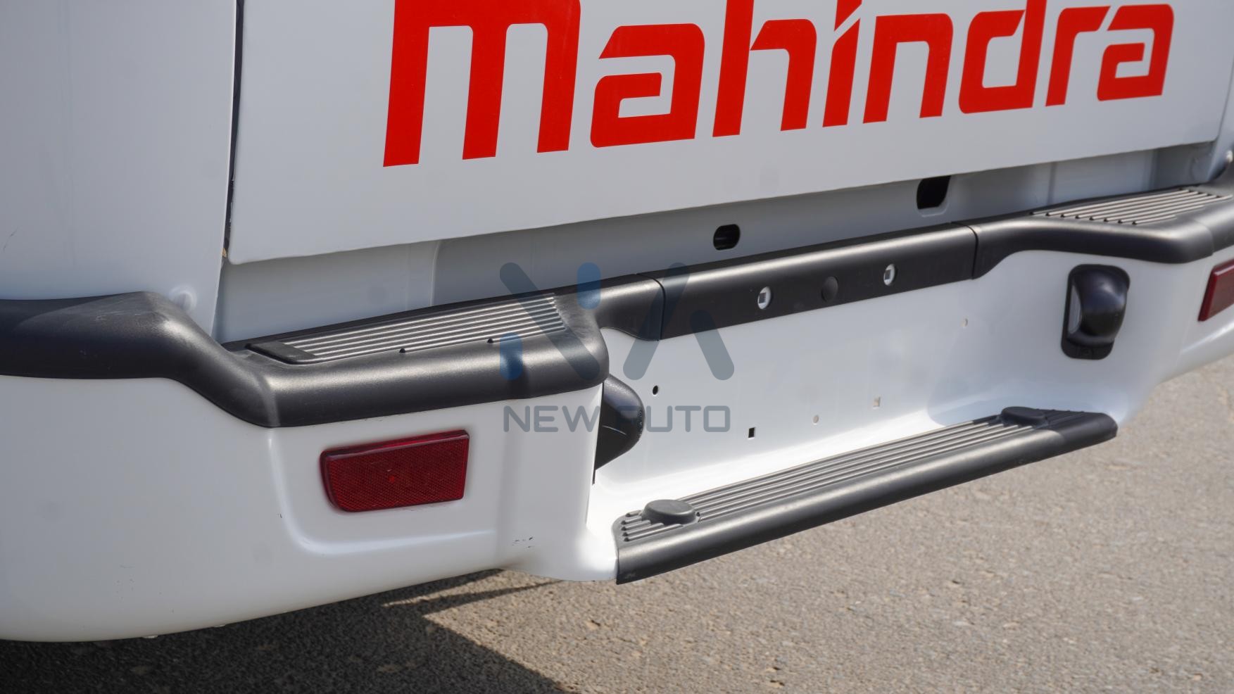 Mahindra Pik Up Double Cabin (N-SC-PKP-2.2-25) White-Black 2025