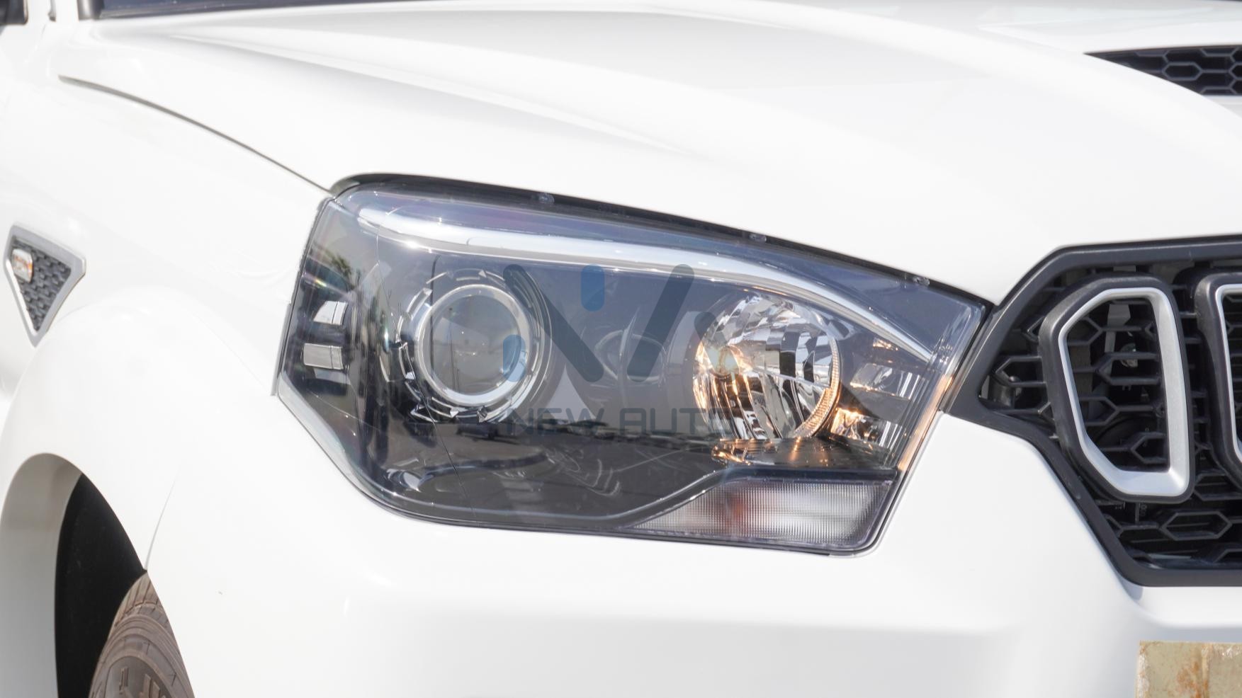 Mahindra Pik Up Double Cabin (N-SC-PKP-2.2-25) White-Black 2025