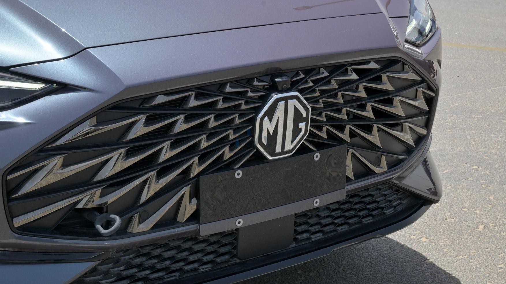 MG One Deluxe (N-DEL-ONE-1.5-24)Grey – Black 2024