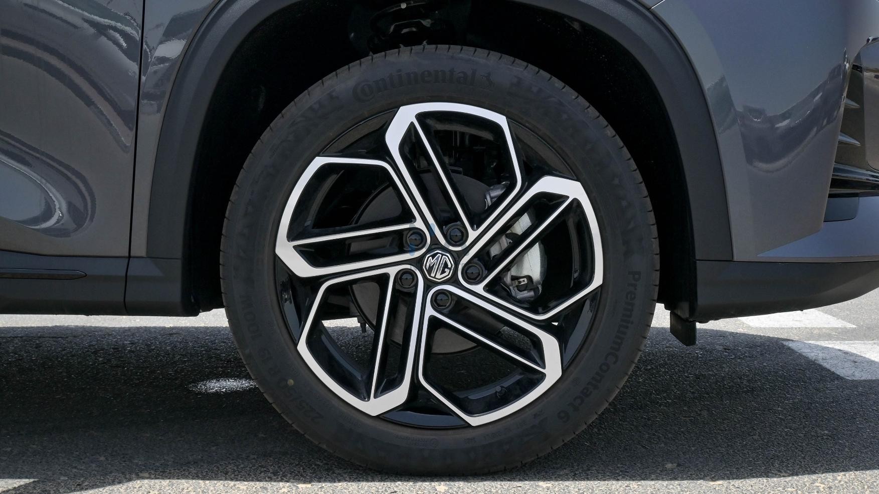 MG One Deluxe (N-DEL-ONE-1.5-24)Grey – Black 2024