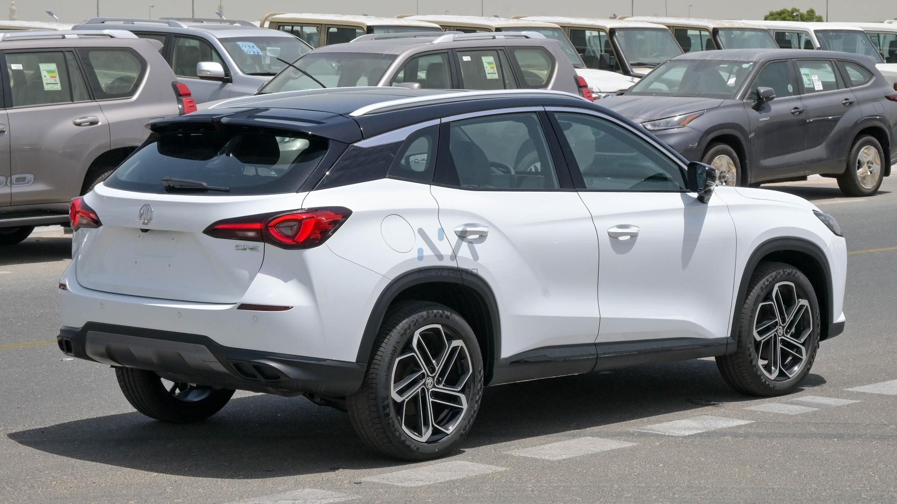 MG One Deluxe (N-DEL-ONE-1.5-24) White – Black 2024