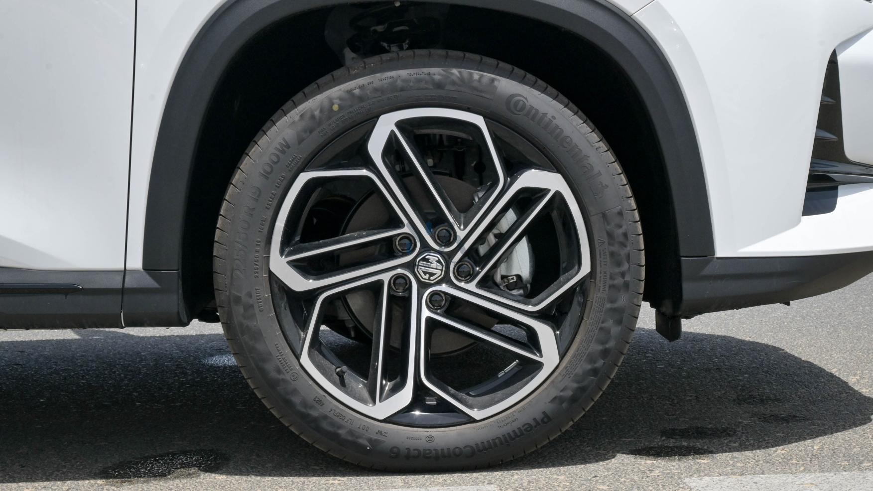 MG One Deluxe (N-DEL-ONE-1.5-24) White – Black 2024