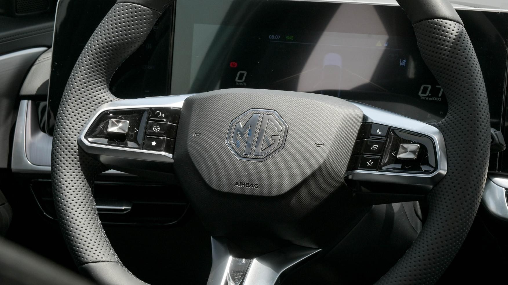 MG One Deluxe (N-DEL-ONE-1.5-24) White – Black 2024