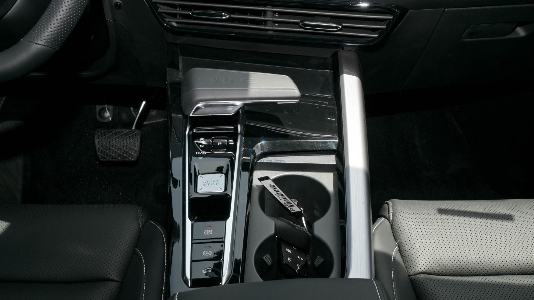 MG One Deluxe (N-DEL-ONE-1.5-24) White – Black 2024