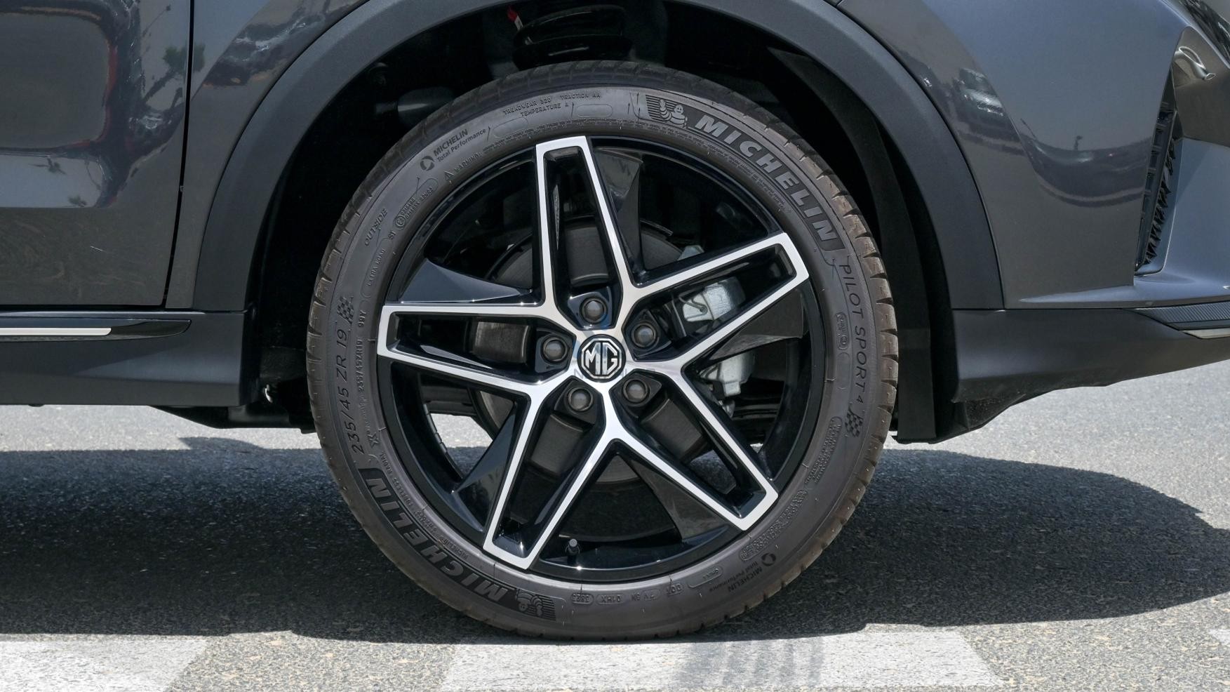 MG RX5 Plus Deluxe Grey – Beige 2024