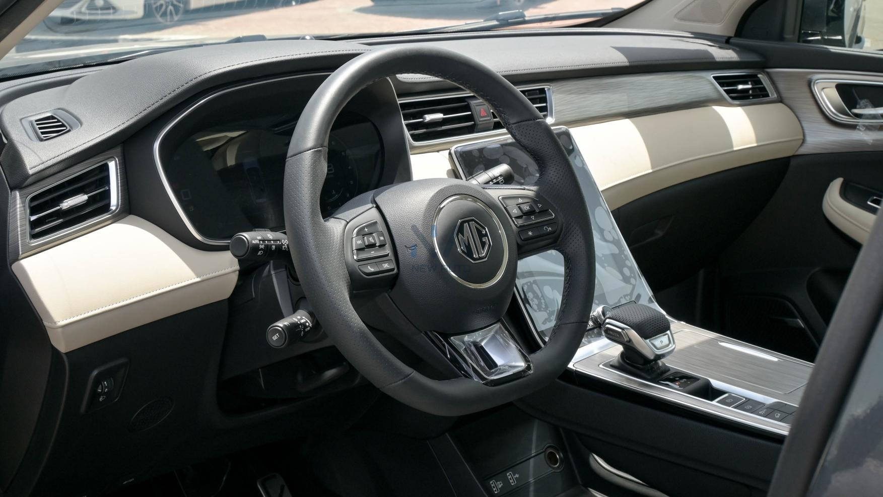 MG RX5 Plus Deluxe Grey – Beige 2024