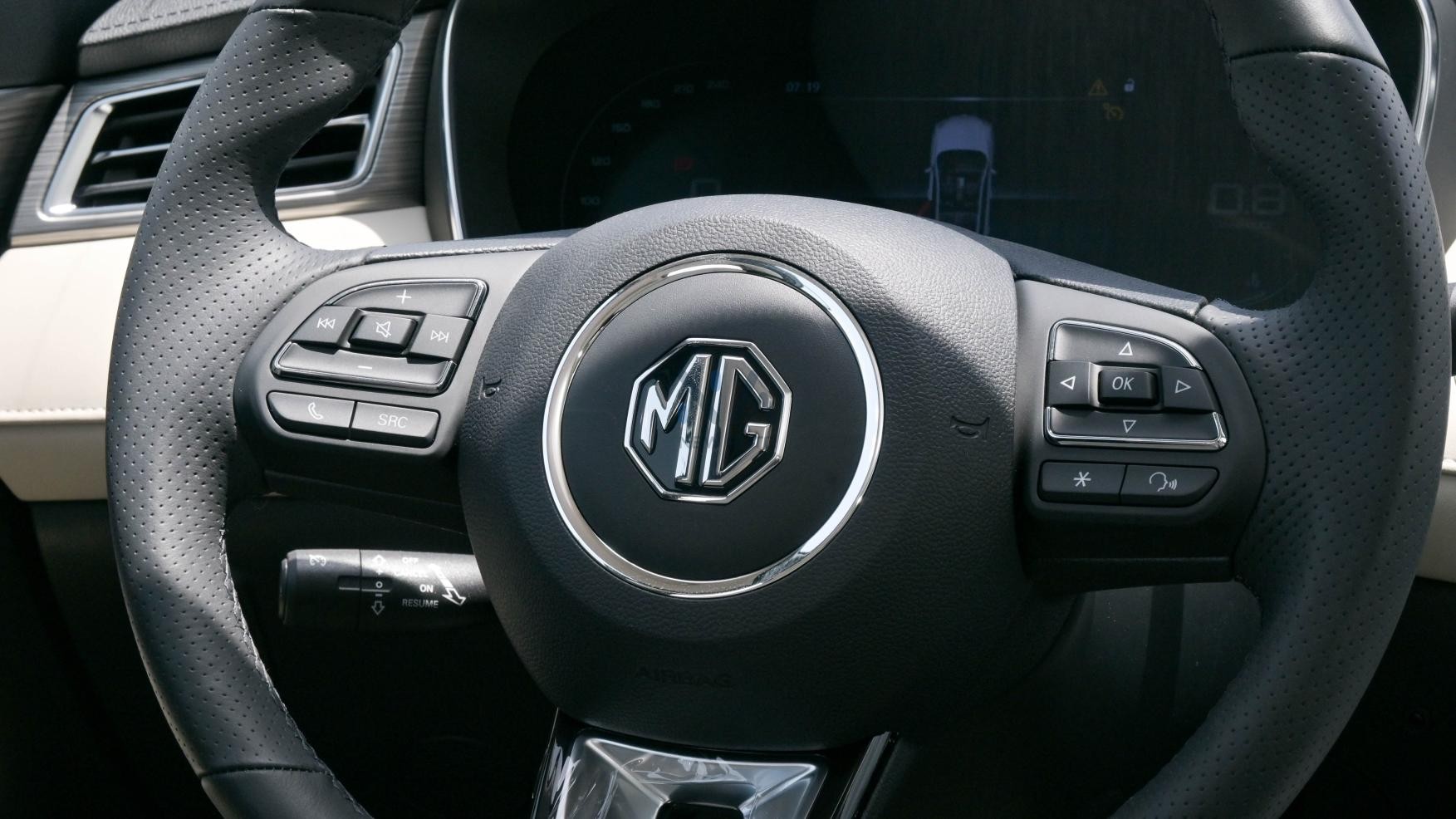 MG RX5 Plus Deluxe Grey – Beige 2024