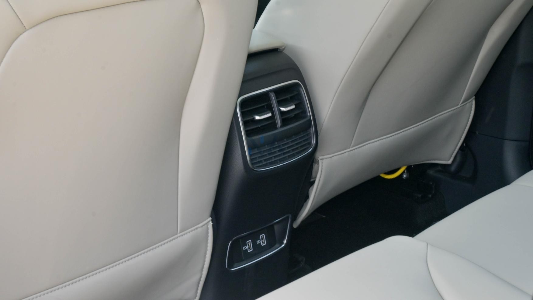 MG RX5 Plus Deluxe Grey – Beige 2024