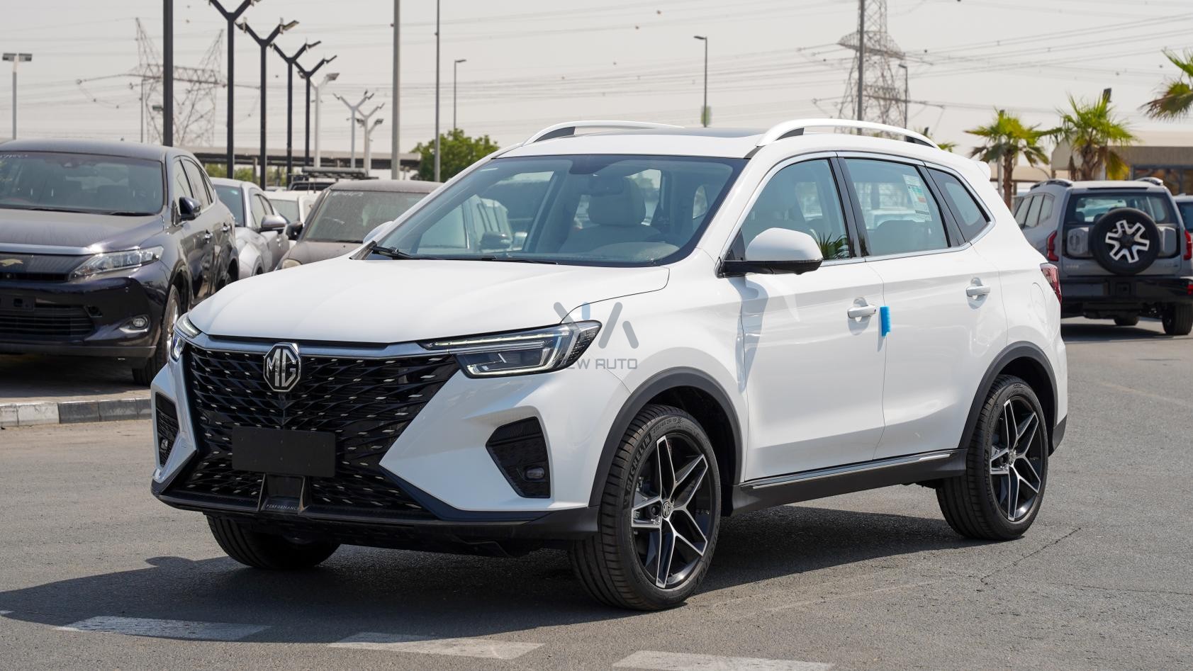 MG RX5 Plus Deluxe White – Beige 2025
