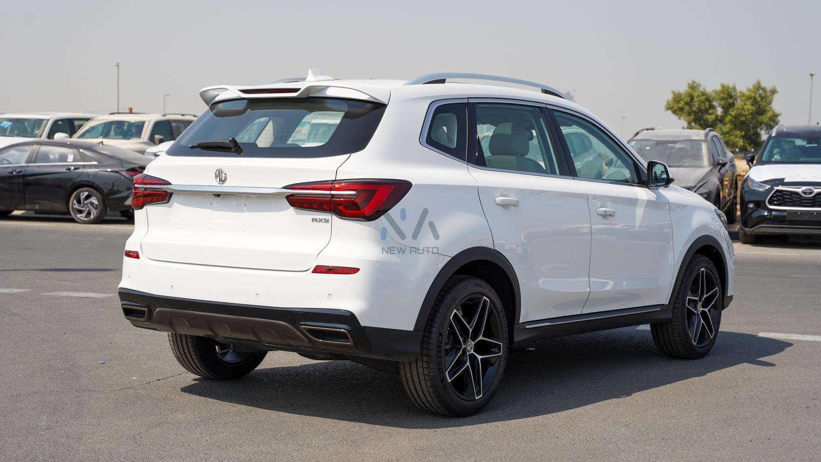 MG RX5 Plus Deluxe White – Beige 2025