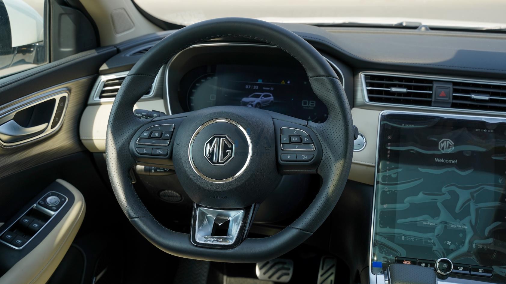 MG RX5 Plus Deluxe White – Beige 2025