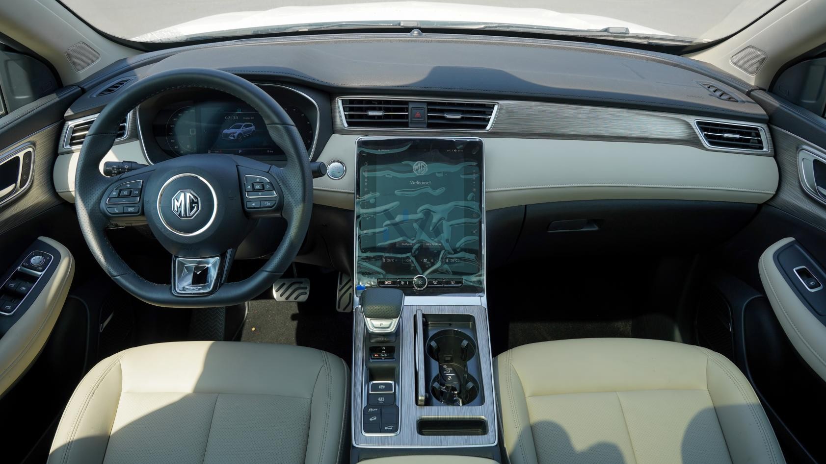 MG RX5 Plus Deluxe White – Beige 2025