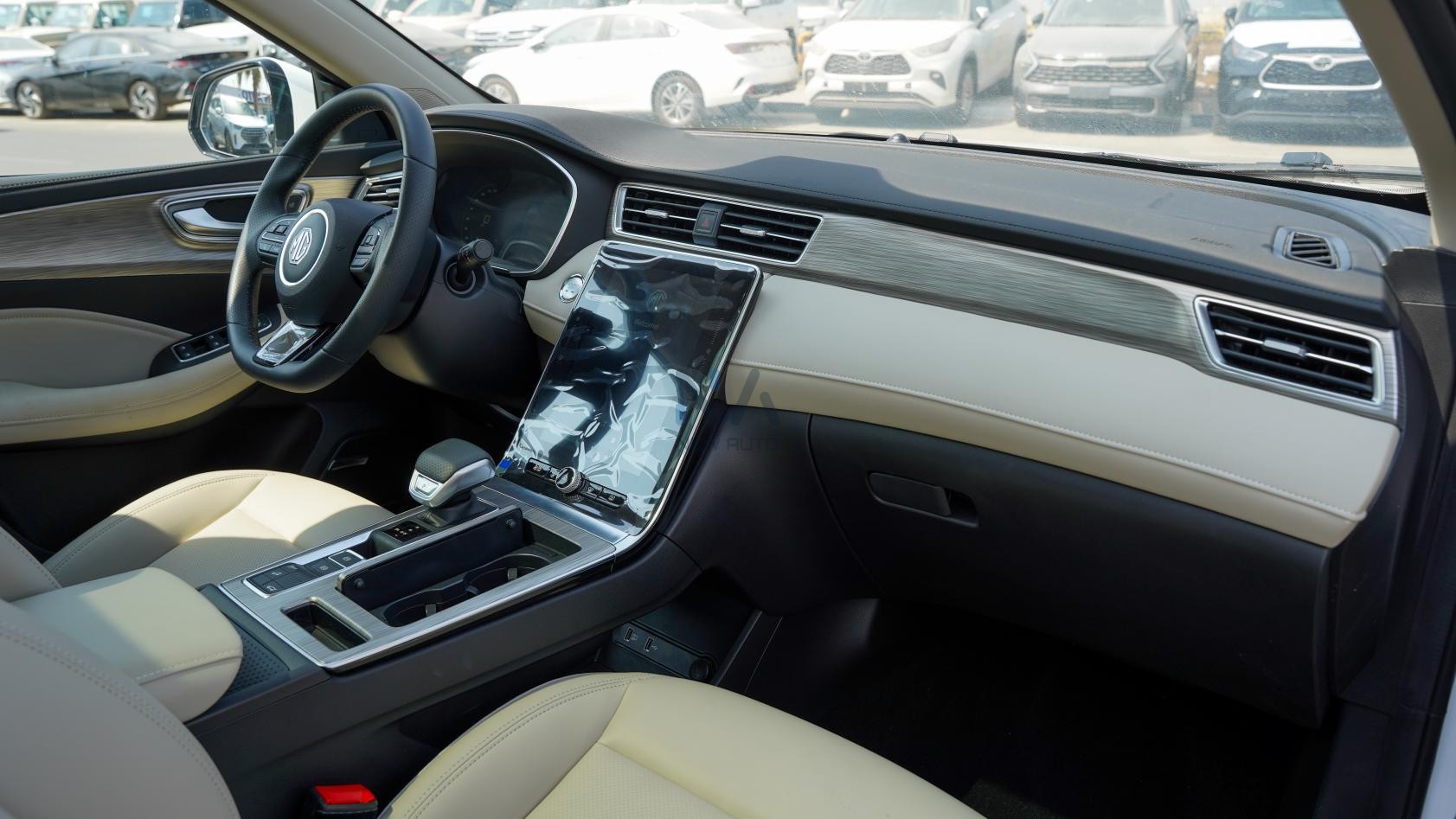 MG RX5 Plus Deluxe White – Beige 2025