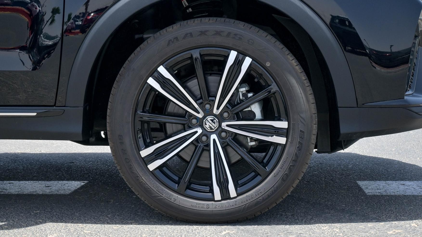 MG RX5 Plus Standard Black – Beige 2024