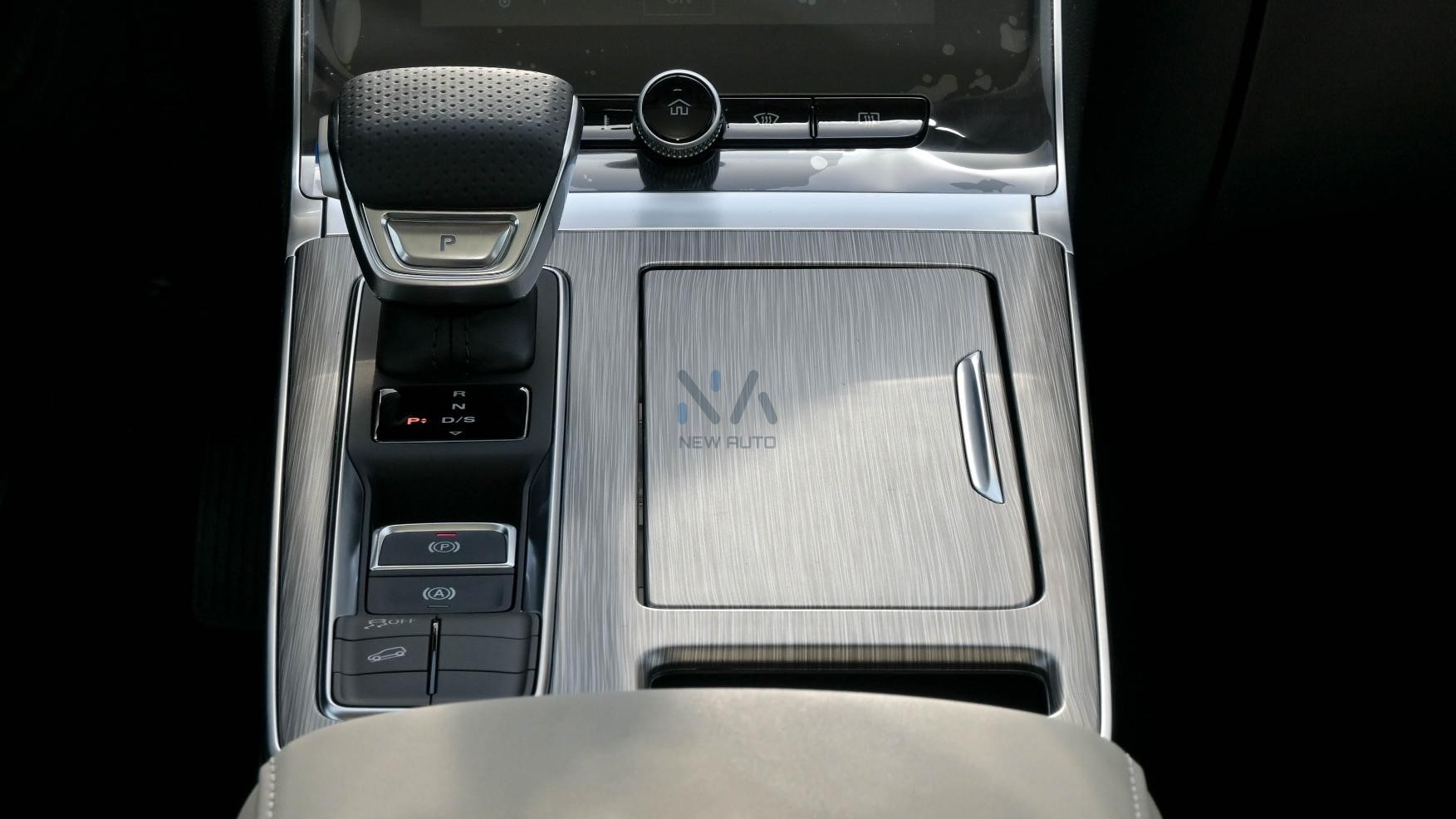 MG RX5 Plus Standard Black – Beige 2024