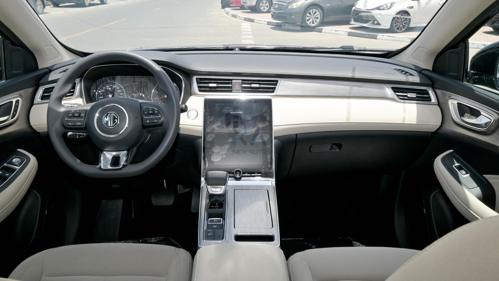 MG RX5 Plus Standard Black – Beige 2024