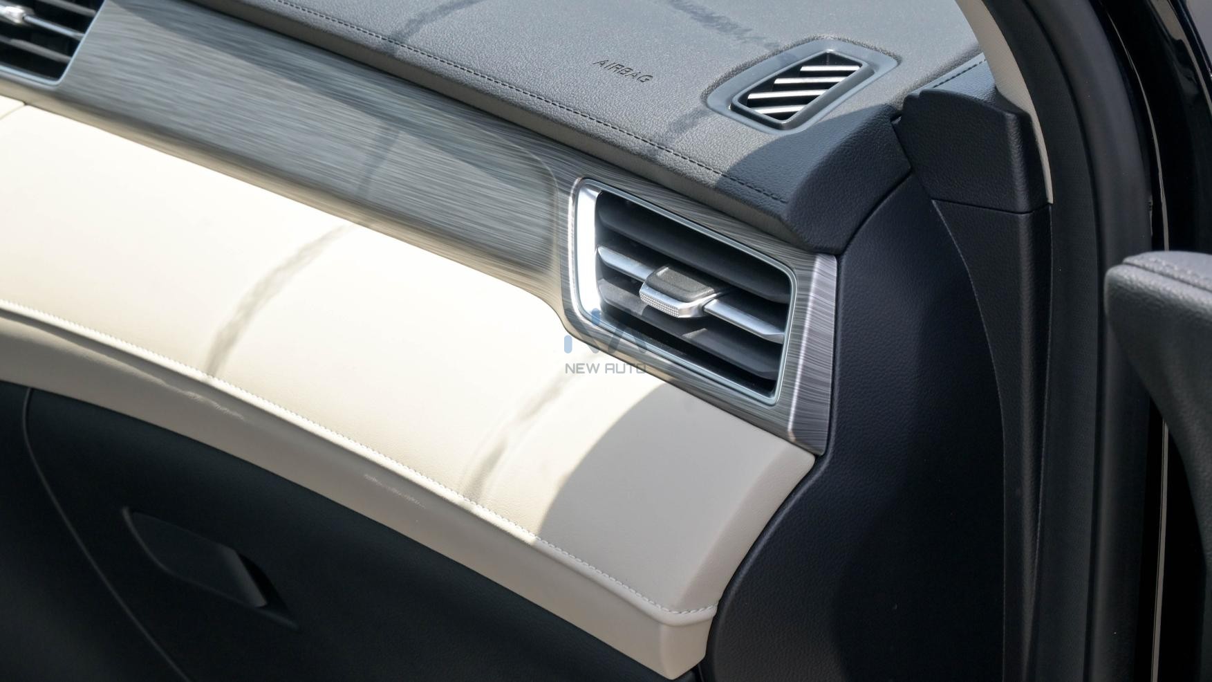 MG RX5 Plus Standard Black – Beige 2024