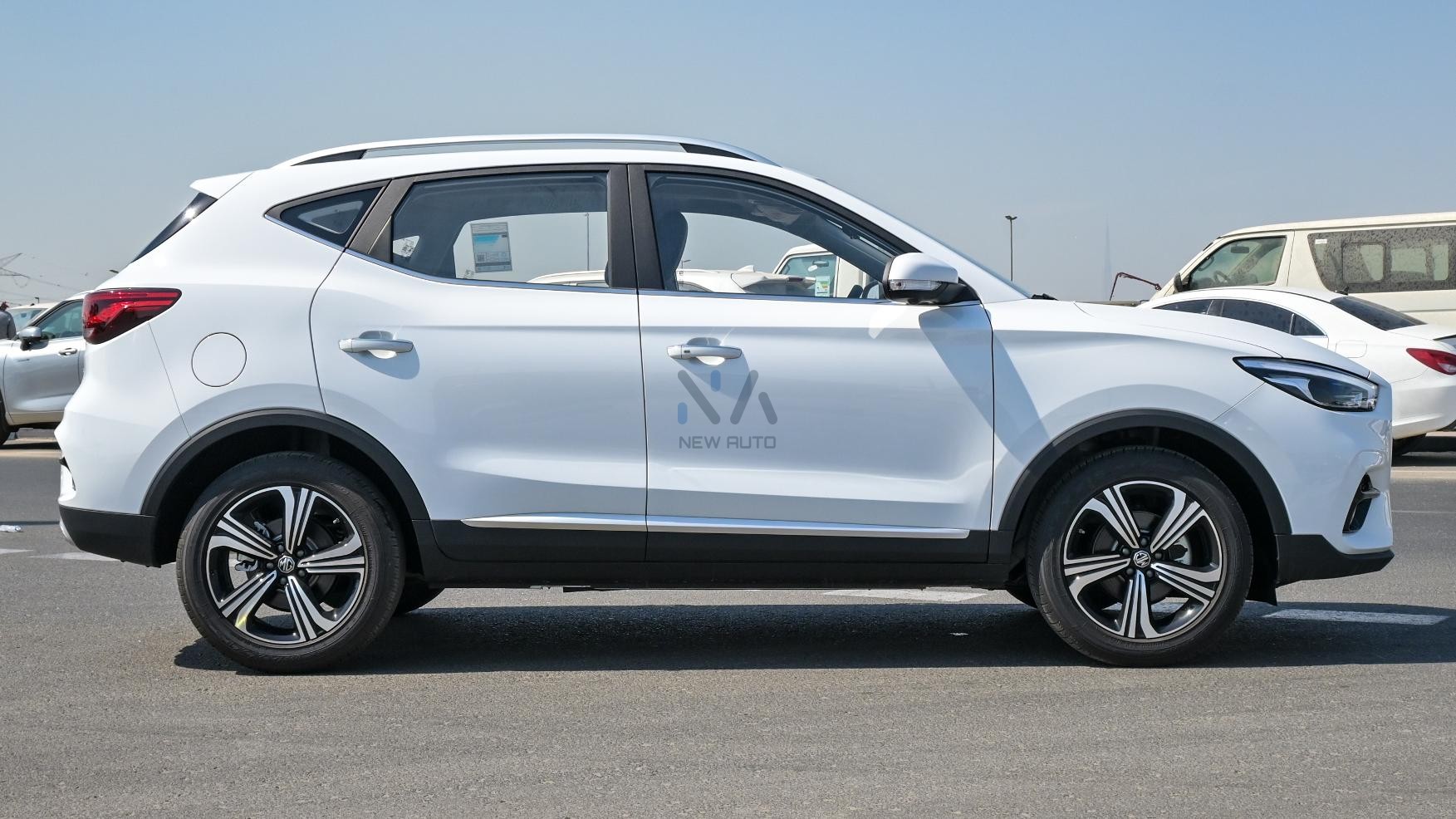 MG ZS LUXURY (N-ZS-1.5-P25-LUX) White-Black 2025