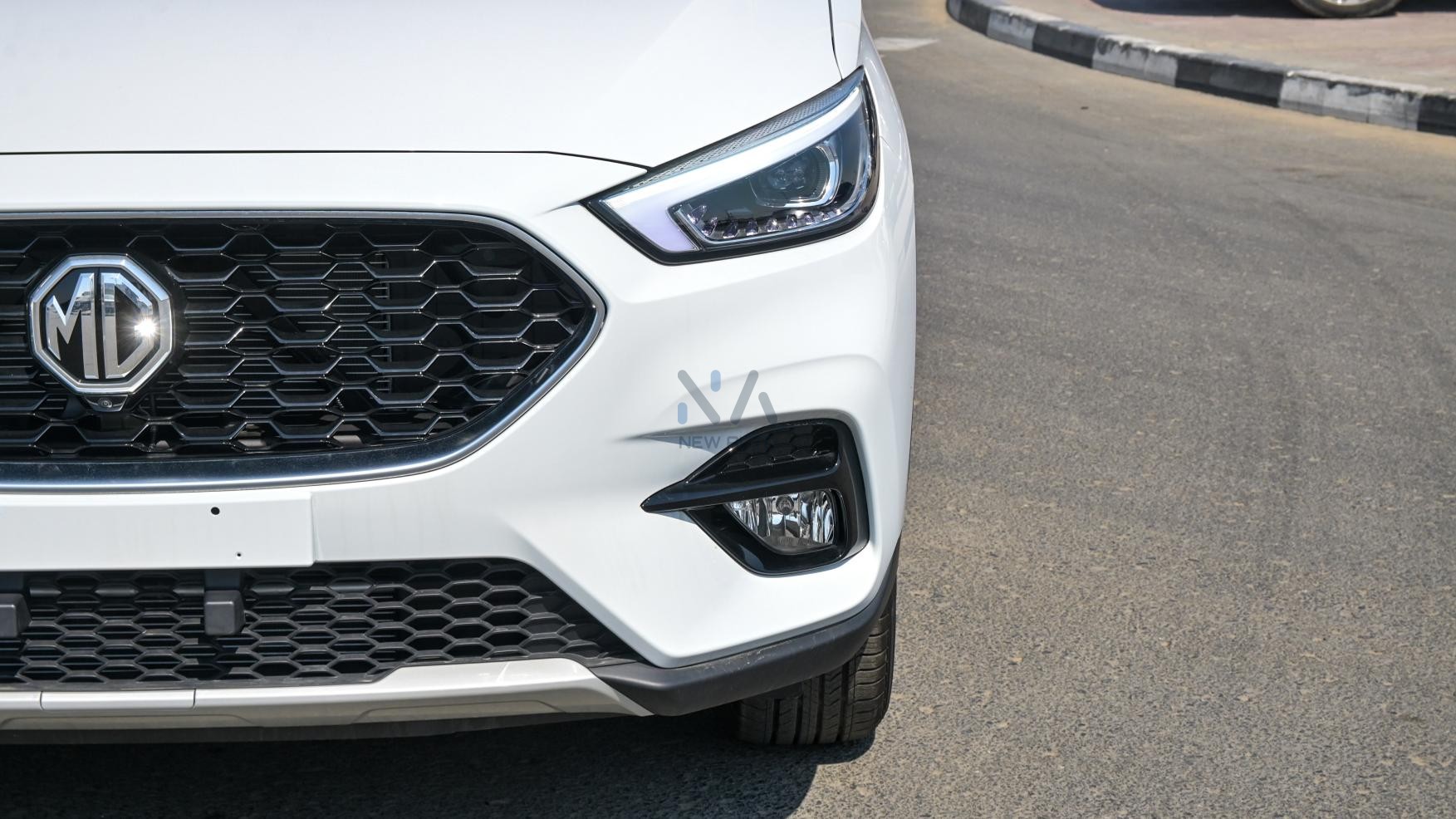 MG ZS LUXURY (N-ZS-1.5-P25-LUX) White-Black 2025