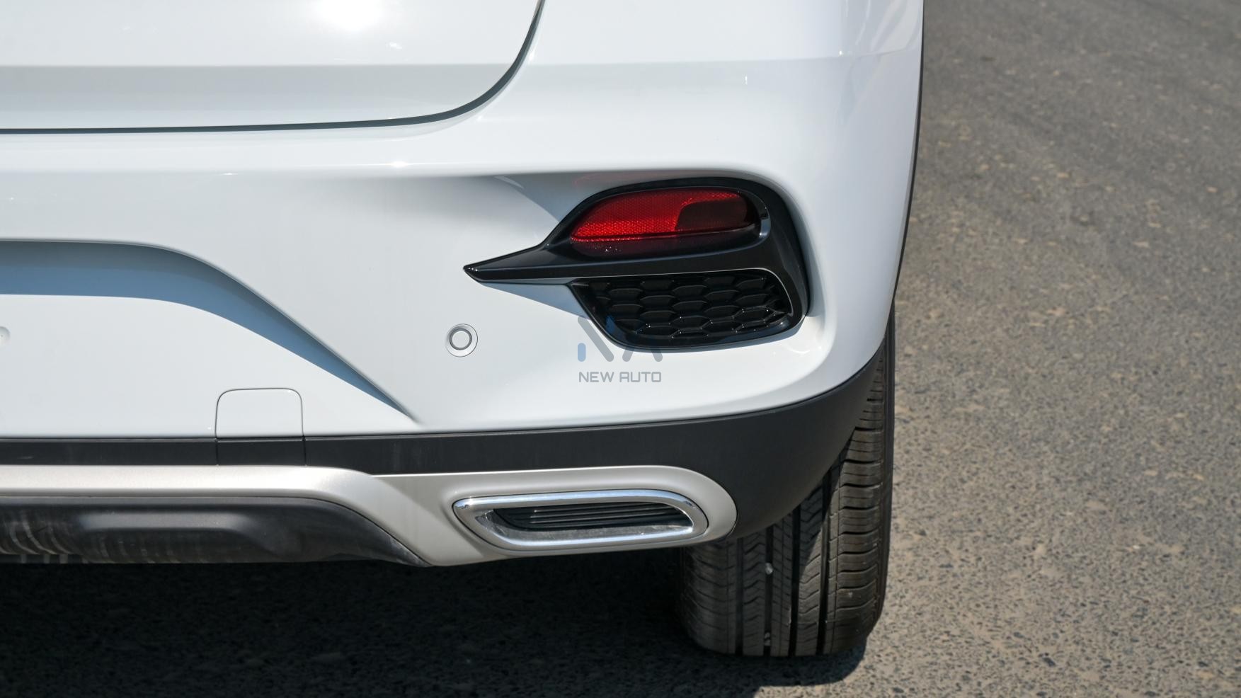 MG ZS LUXURY (N-ZS-1.5-P25-LUX) White-Black 2025