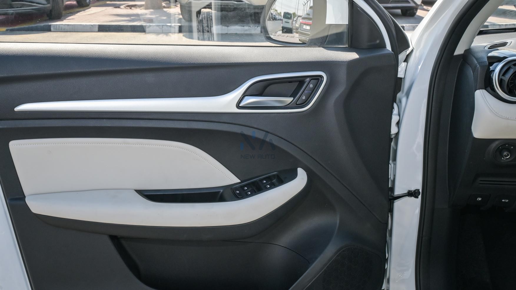 MG ZS LUXURY (N-ZS-1.5-P25-LUX) White-Black 2025