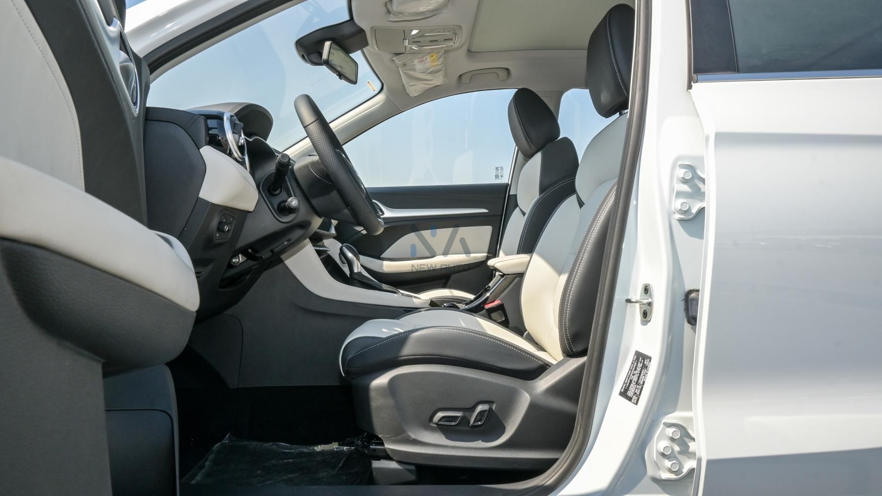 MG ZS LUXURY (N-ZS-1.5-P25-LUX) White-Black 2025