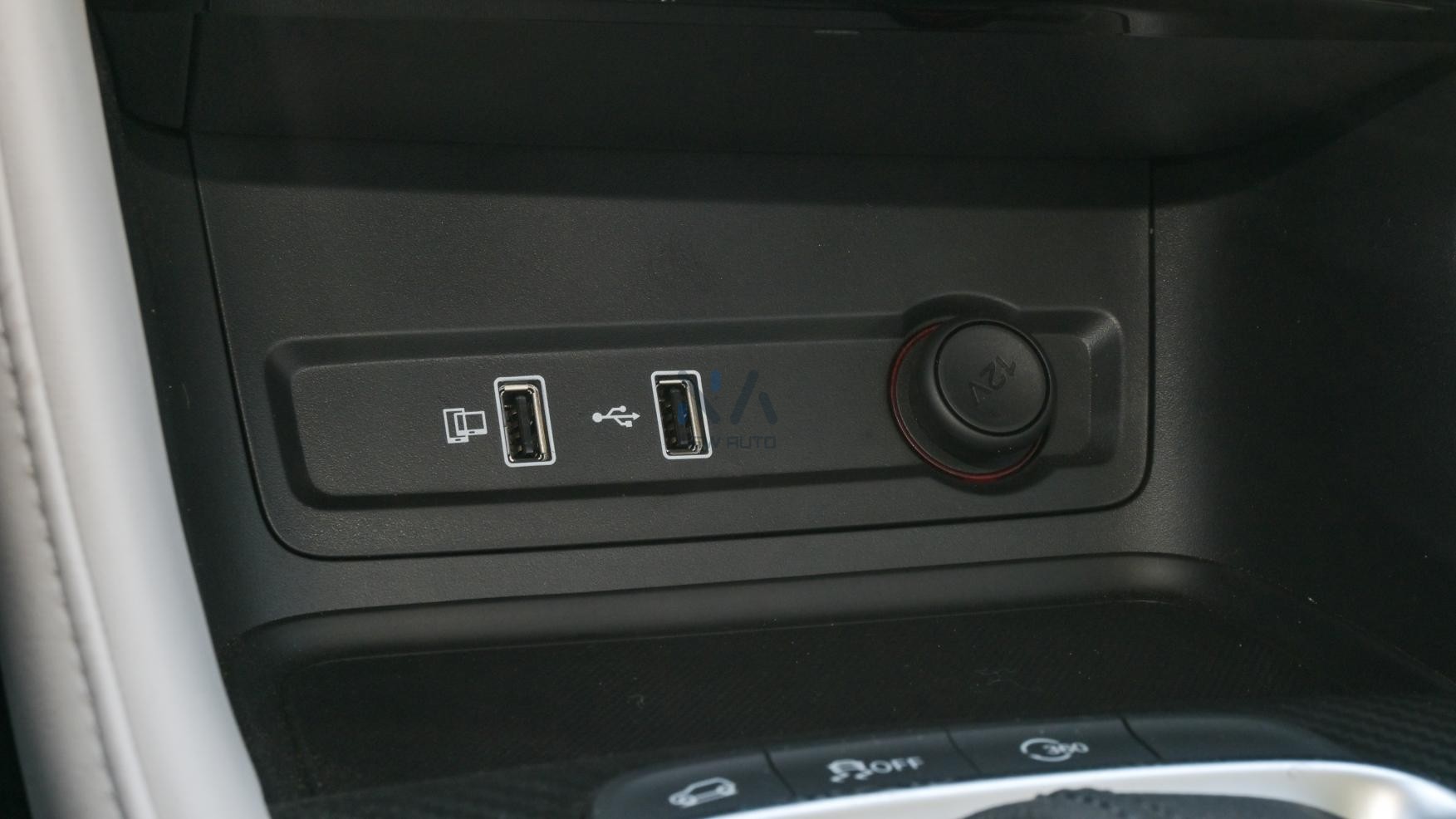 MG ZS LUXURY (N-ZS-1.5-P25-LUX) White-Black 2025