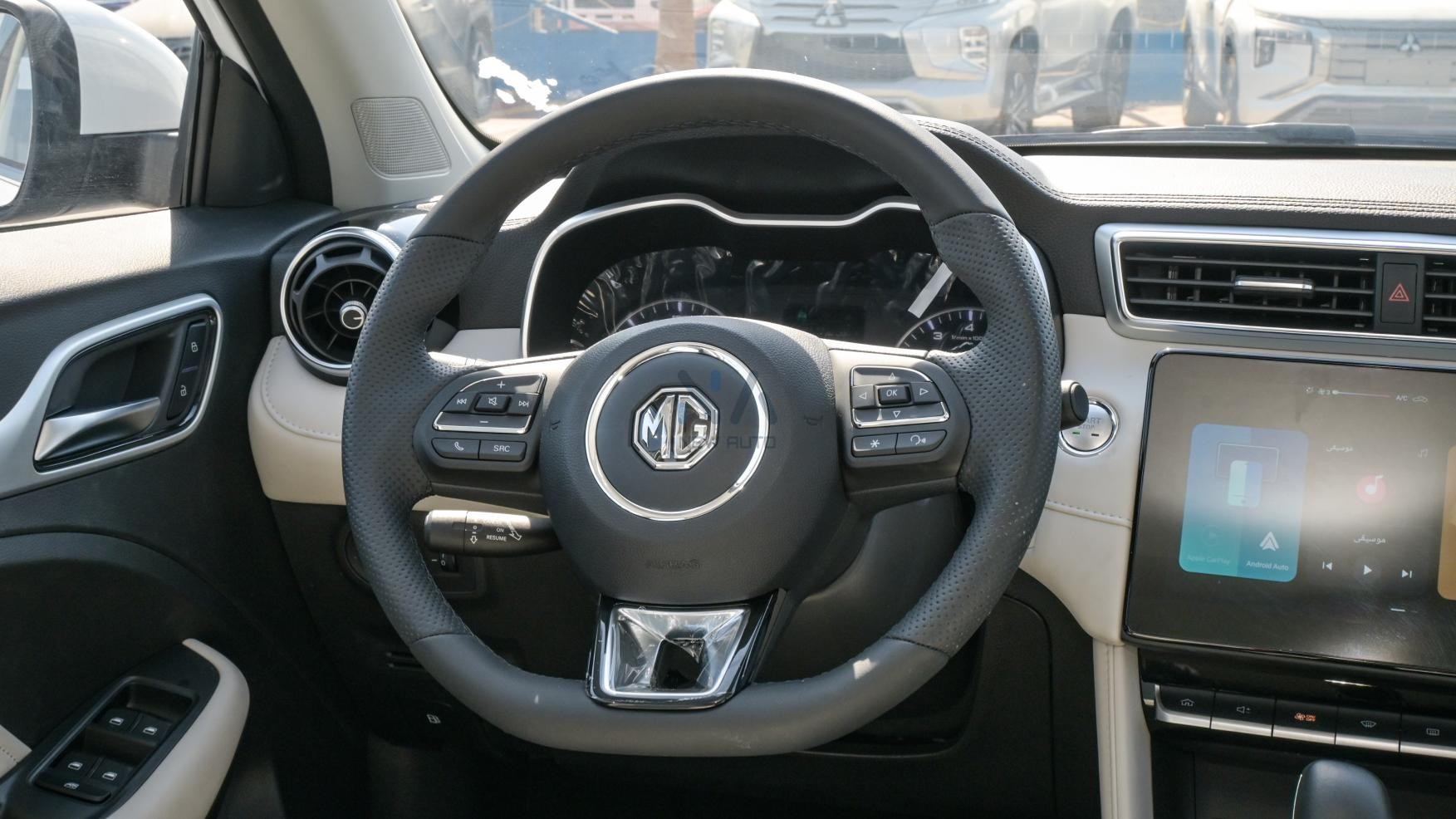 MG ZS LUXURY (N-ZS-1.5-P25-LUX) White-Black 2025