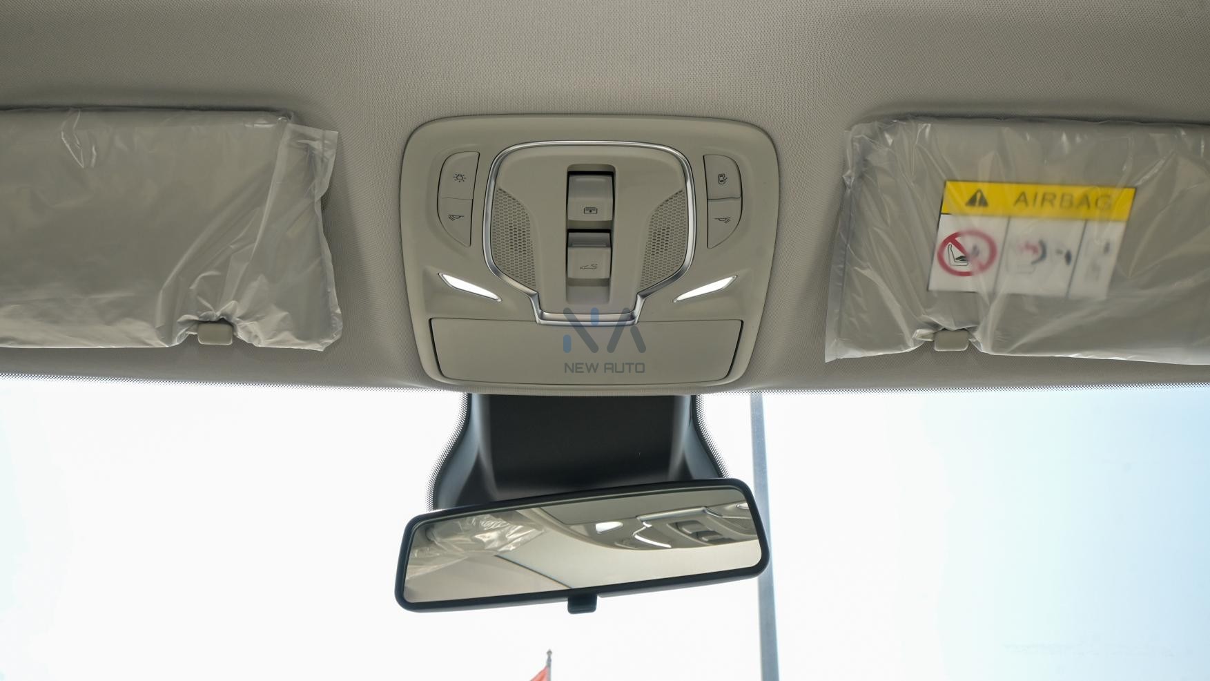 MG ZS LUXURY (N-ZS-1.5-P25-LUX) White-Black 2025