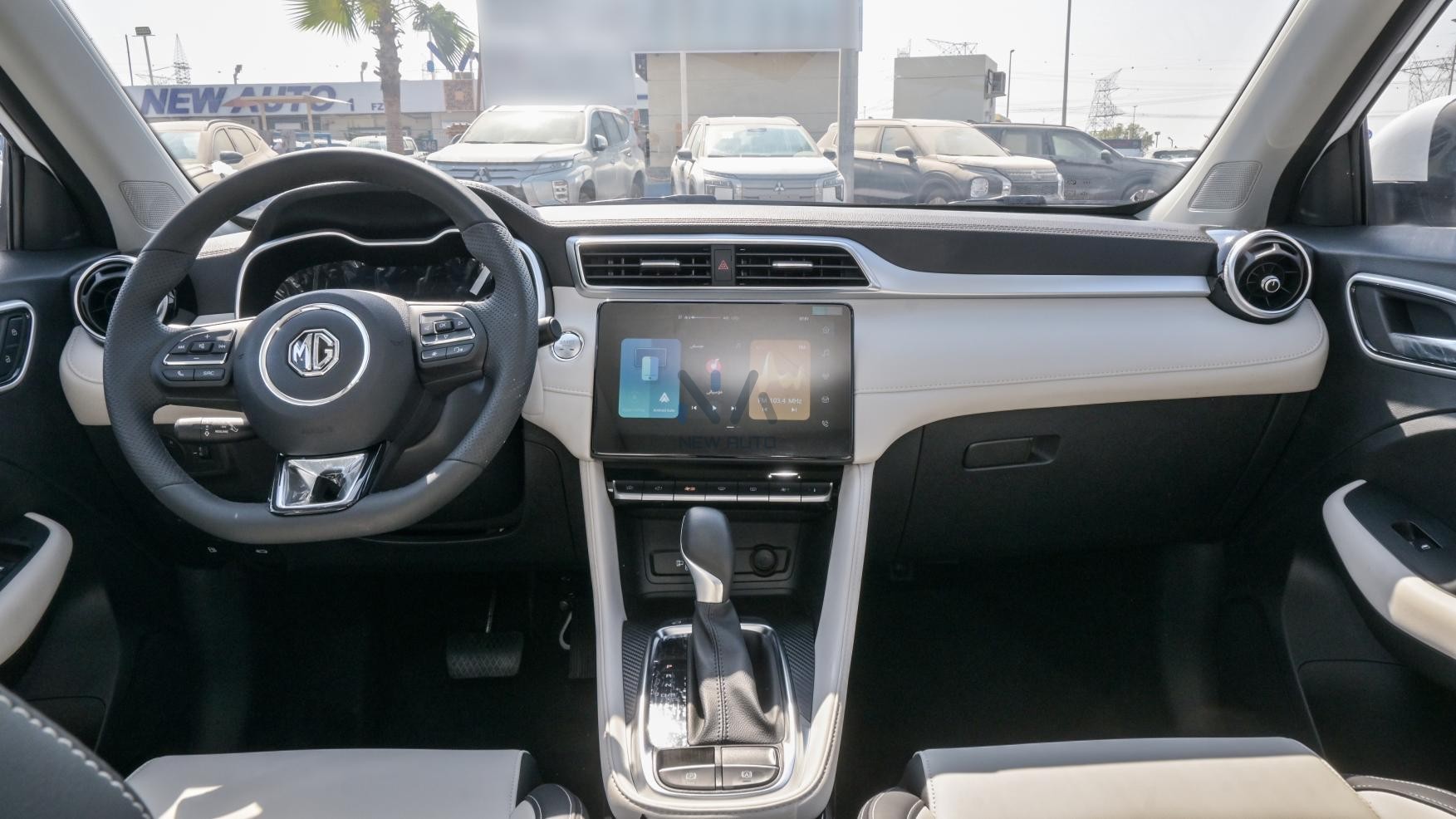 MG ZS LUXURY (N-ZS-1.5-P25-LUX) White-Black 2025