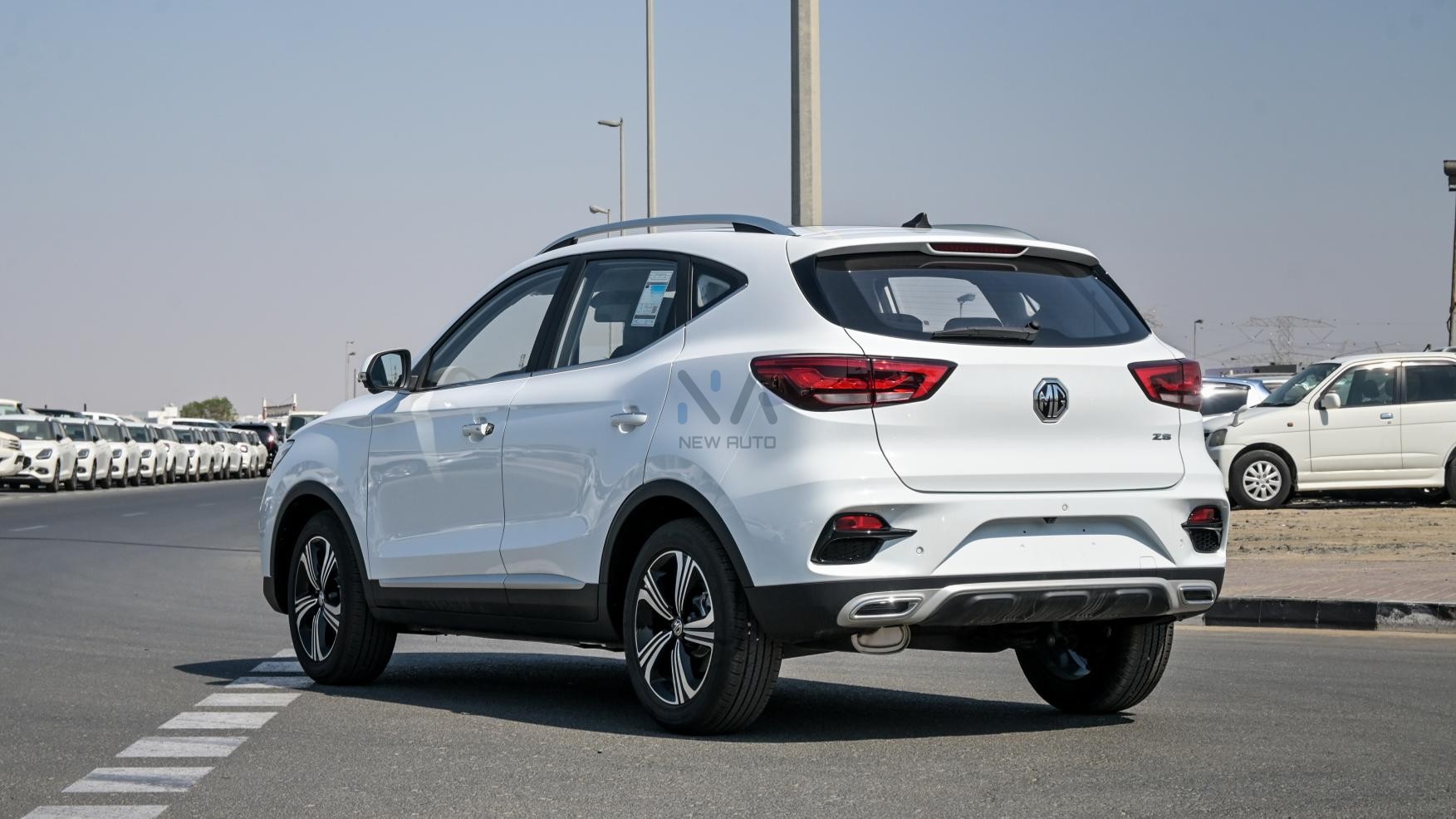 MG ZS LUXURY (N-ZS-1.5-P25-LUX) White-Black 2025