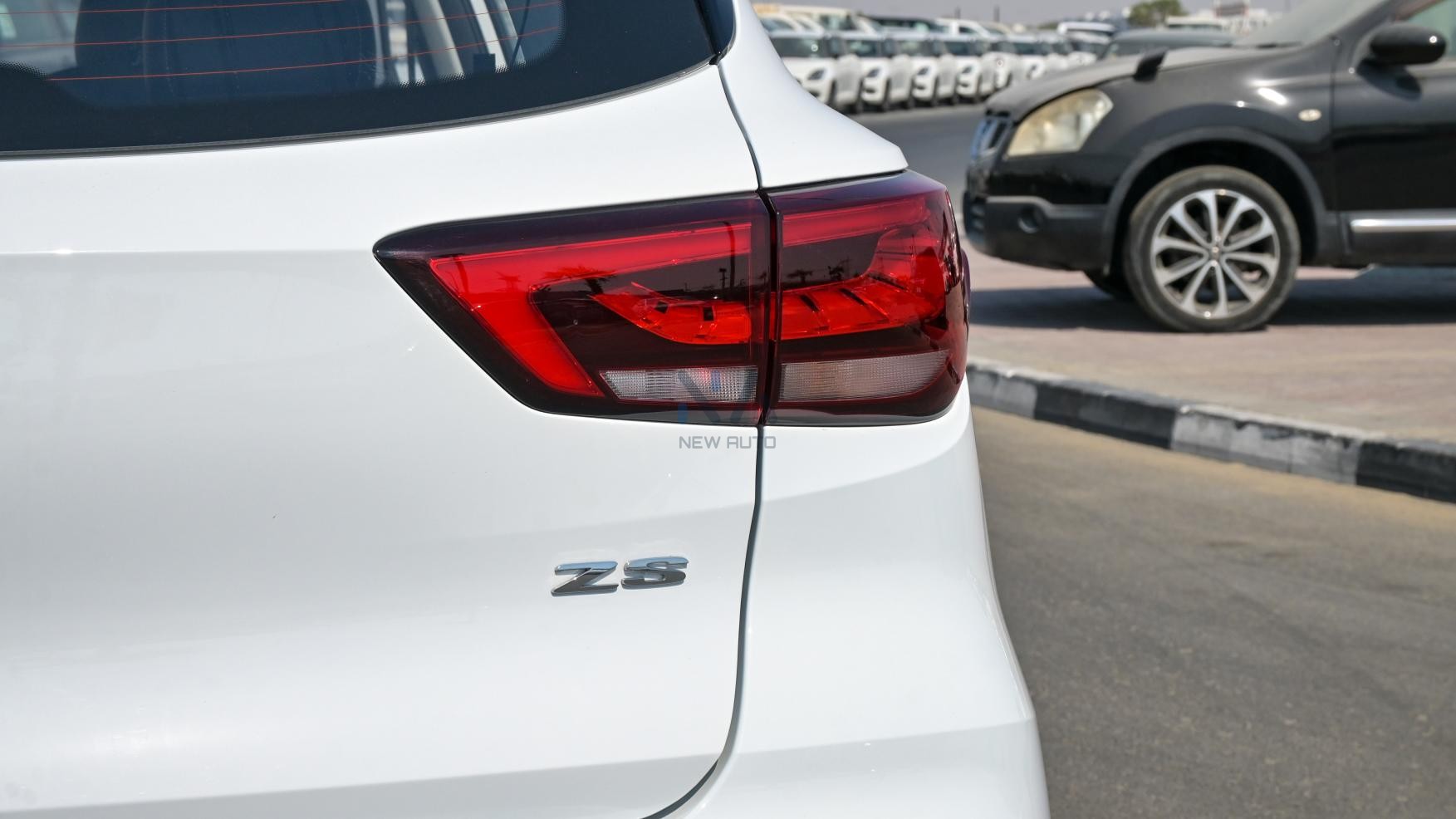 MG ZS LUXURY (N-ZS-1.5-P25-LUX) White-Black 2025