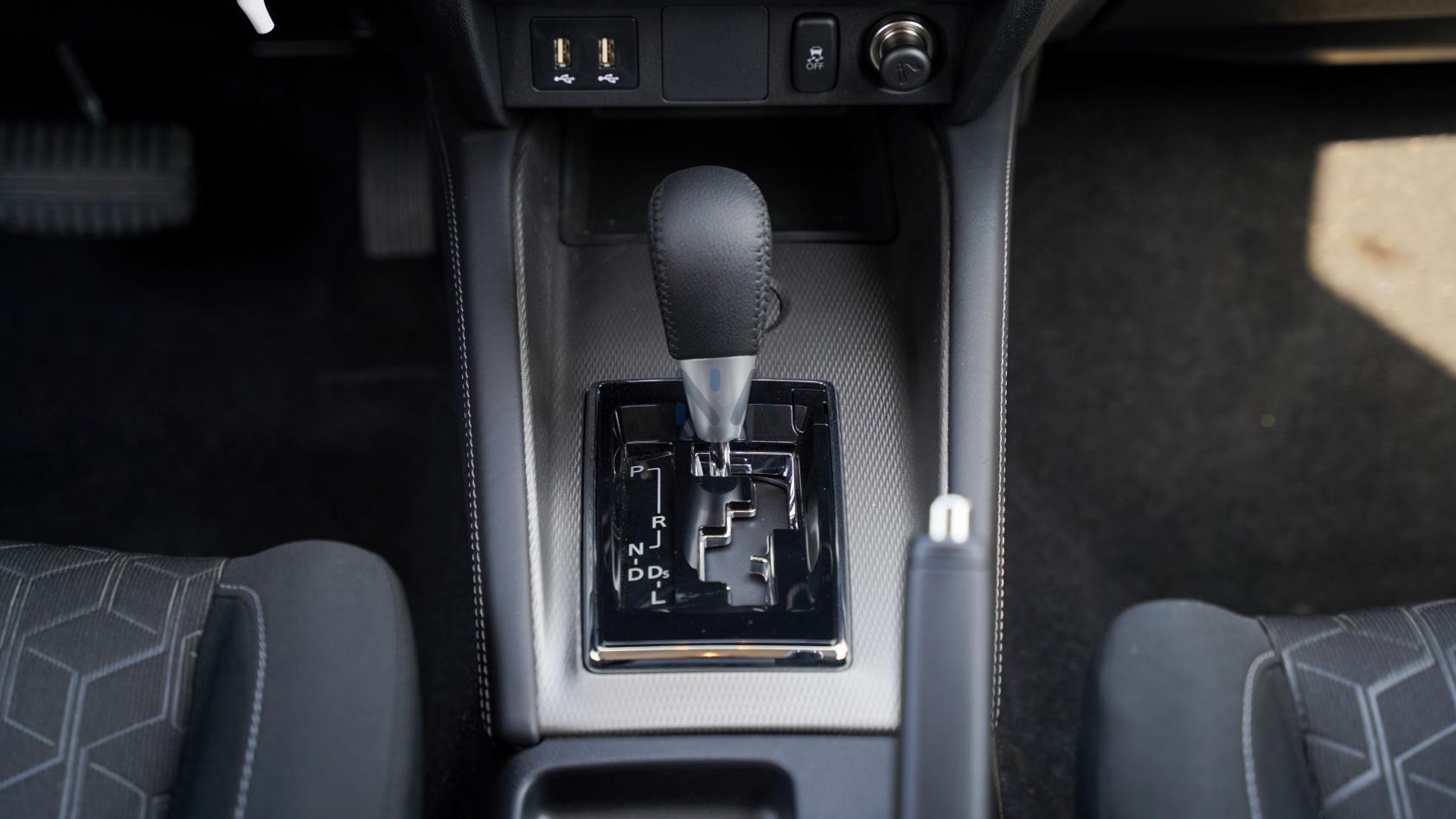 Mitsubishi ASX 2.0 GLX 2WD MEDIUM LINE(ASX-MEDLINE-2WD-25) Silver-Black 2025