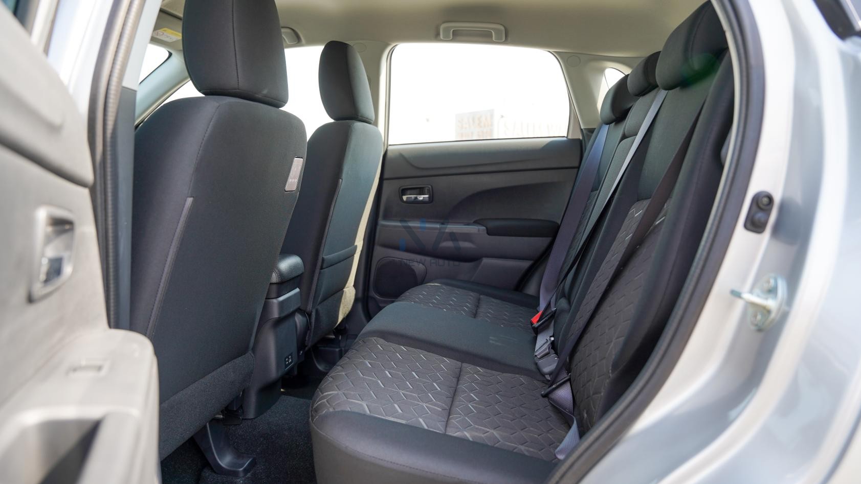 Mitsubishi ASX 2.0 GLX 2WD MEDIUM LINE(ASX-MEDLINE-2WD-25) Silver-Black 2025