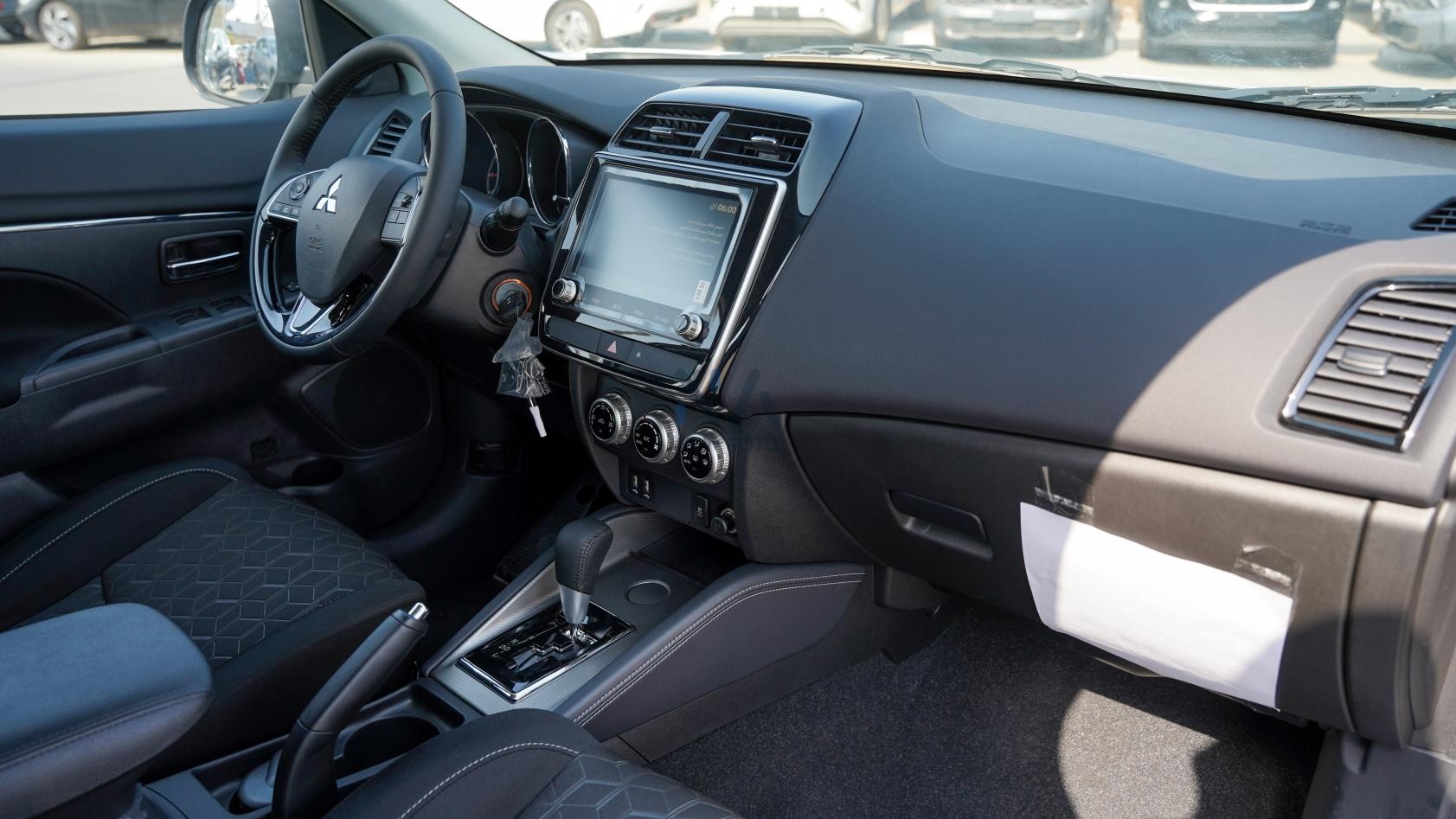 Mitsubishi ASX 2.0 GLX 2WD MEDIUM LINE(ASX-MEDLINE-2WD-25) Silver-Black 2025