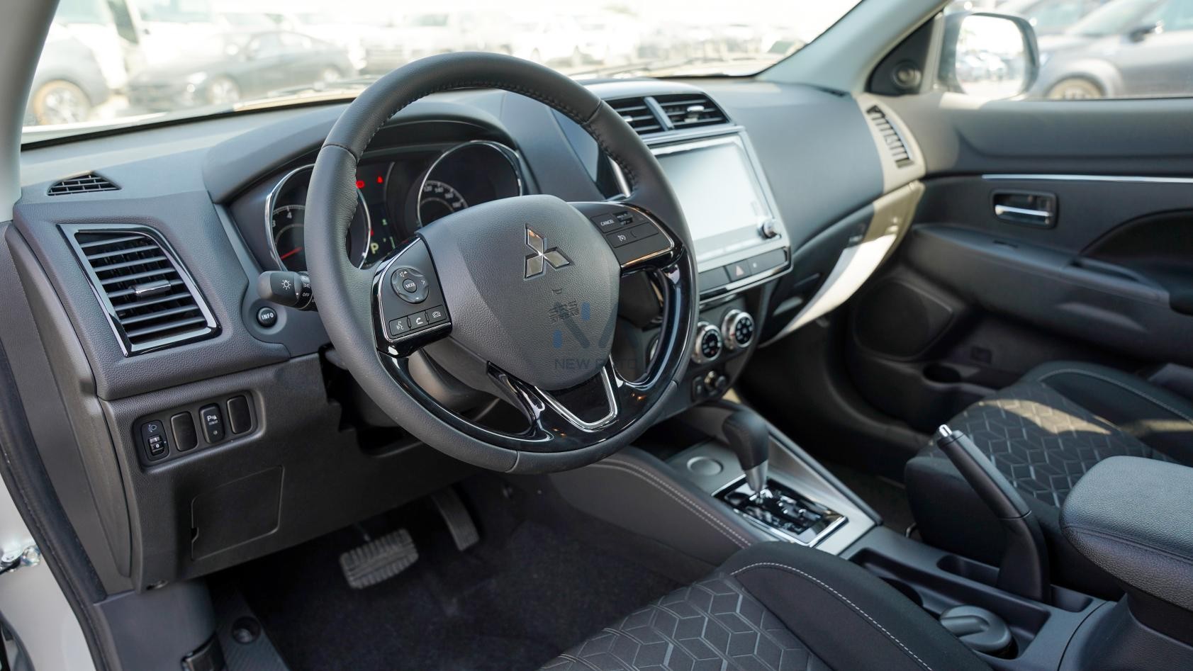 Mitsubishi ASX 2.0 GLX 2WD MEDIUM LINE(ASX-MEDLINE-2WD-25) Silver-Black 2025