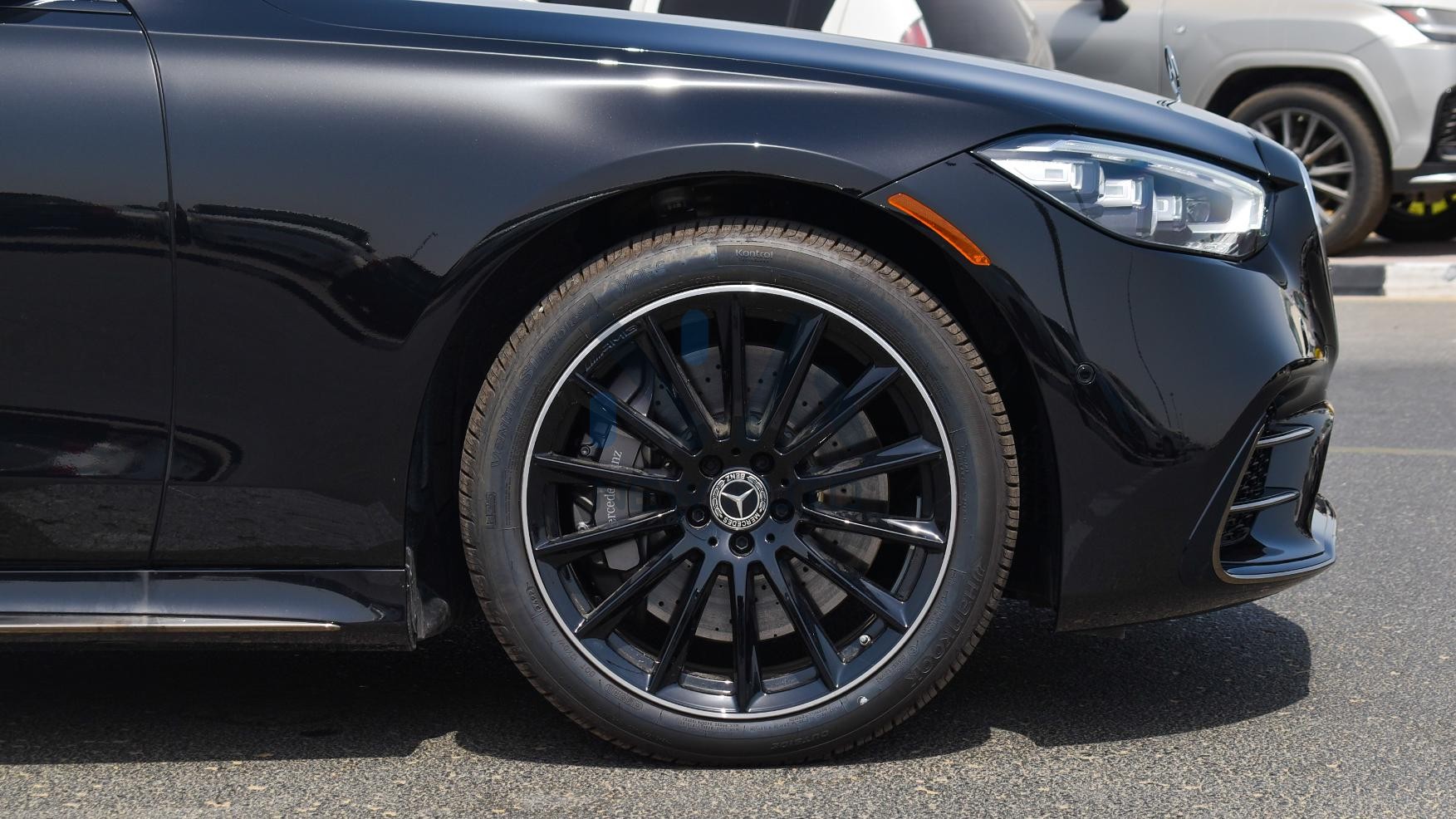 Mercedes-Benz S580 4Matic (S580-4MATIC-23-01) Black-Tan 2023